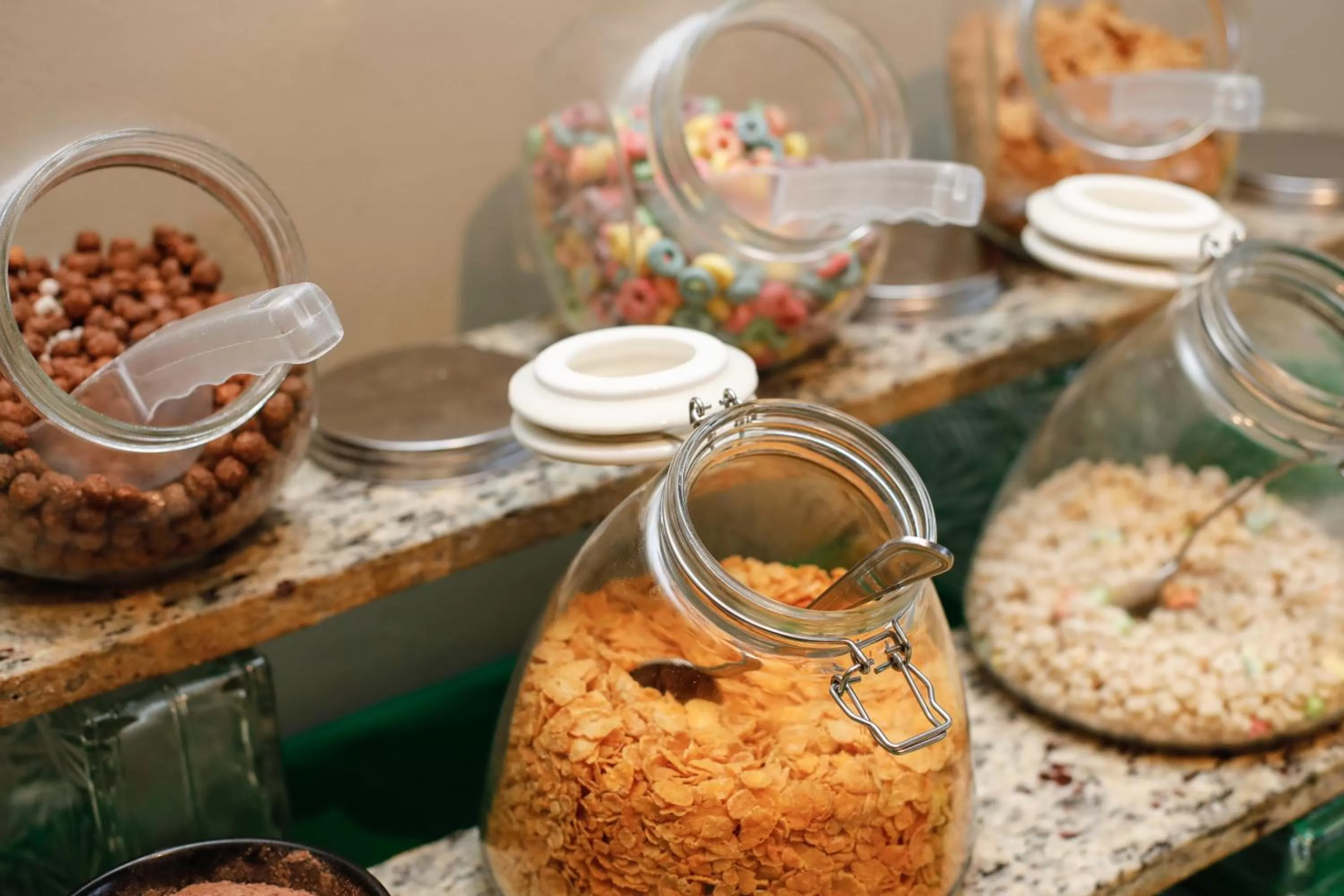 Buffet breakfast in Plaza Paitilla Inn