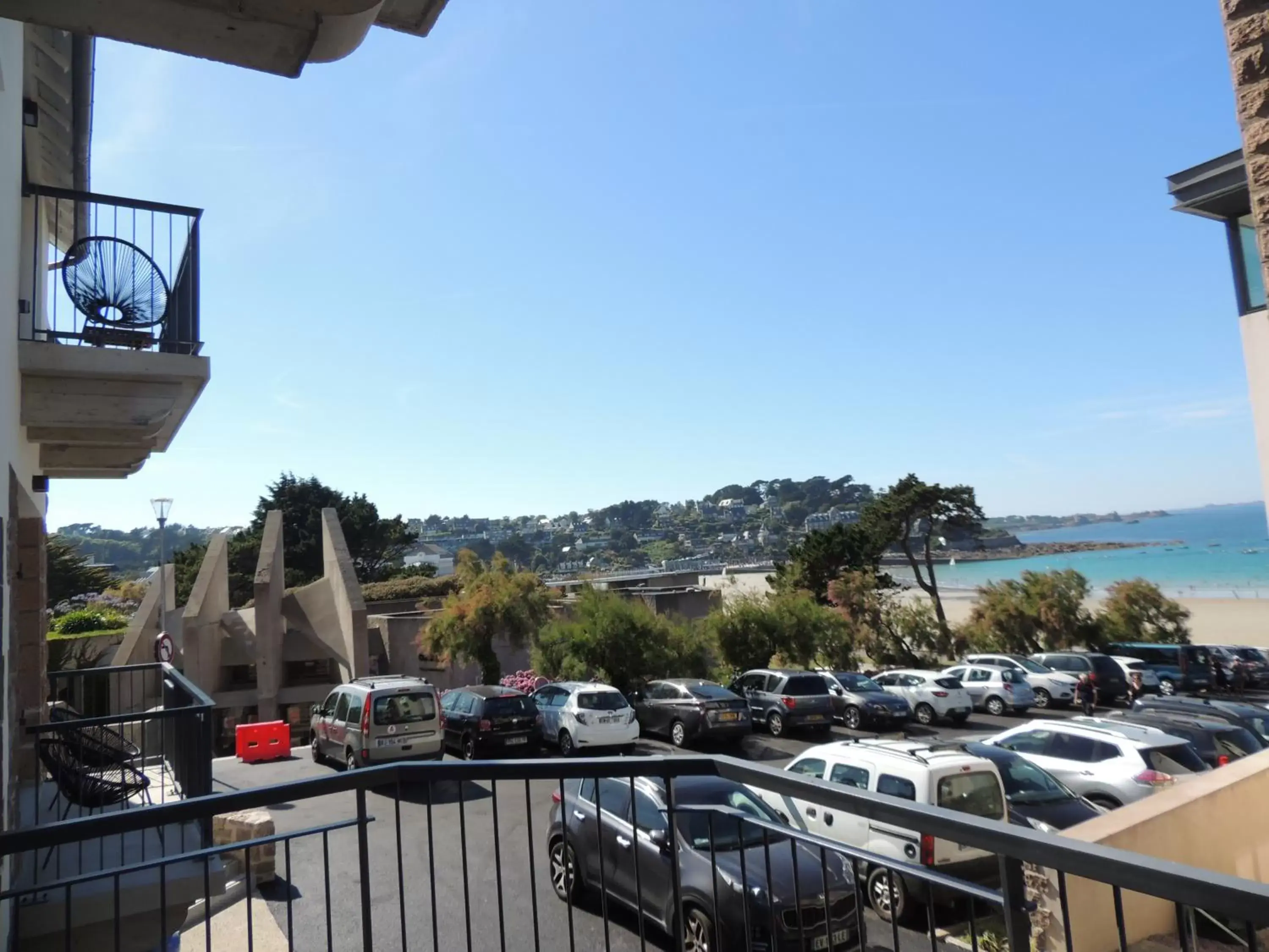 Apartment with Partial Sea View and Balcony in Logis Hôtel Ker Mor Apartment with Partial Sea View and Balcony in Logis Hôtel Ker Mor