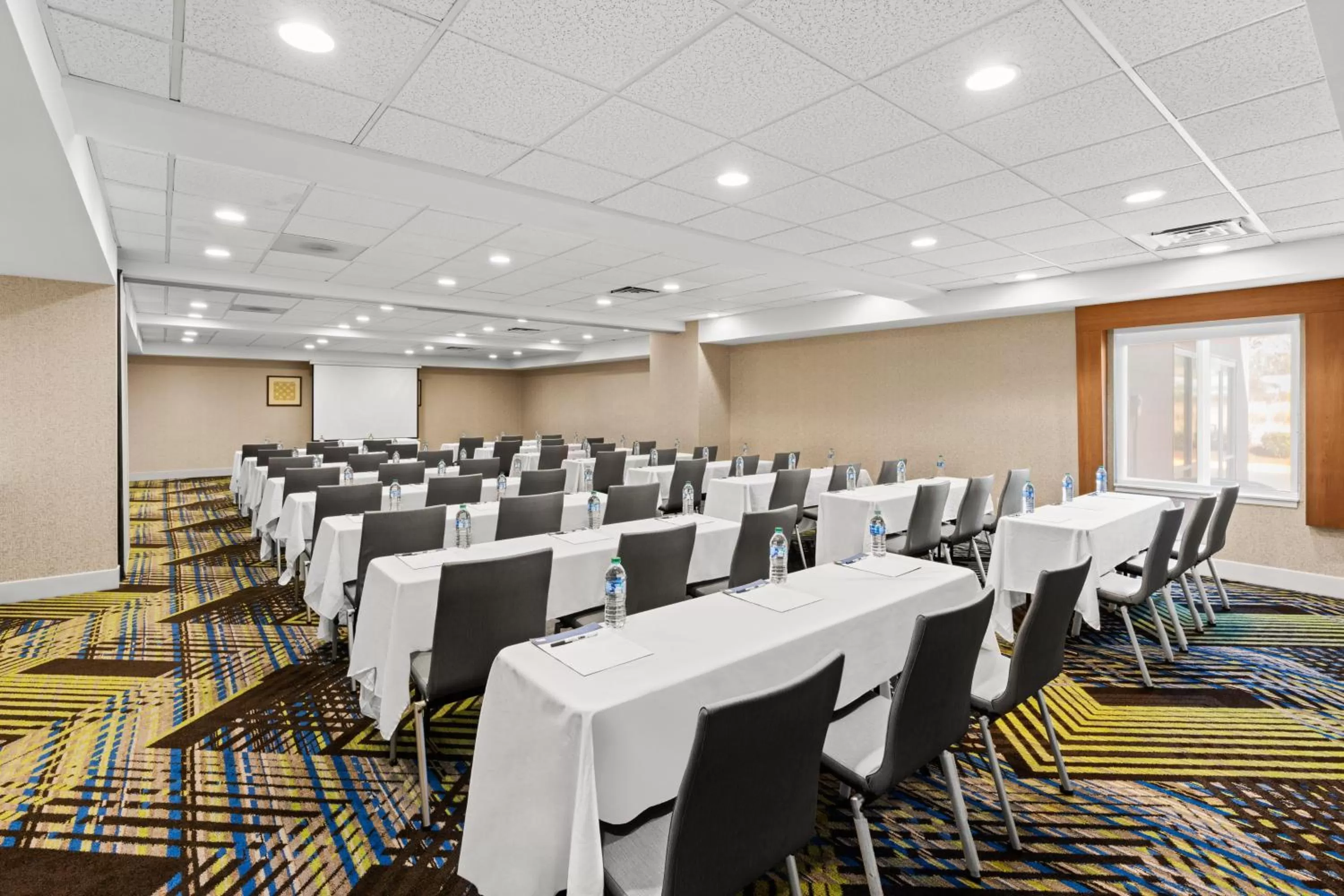 Meeting/conference room in Holiday Inn Express and Suites Sumner by IHG