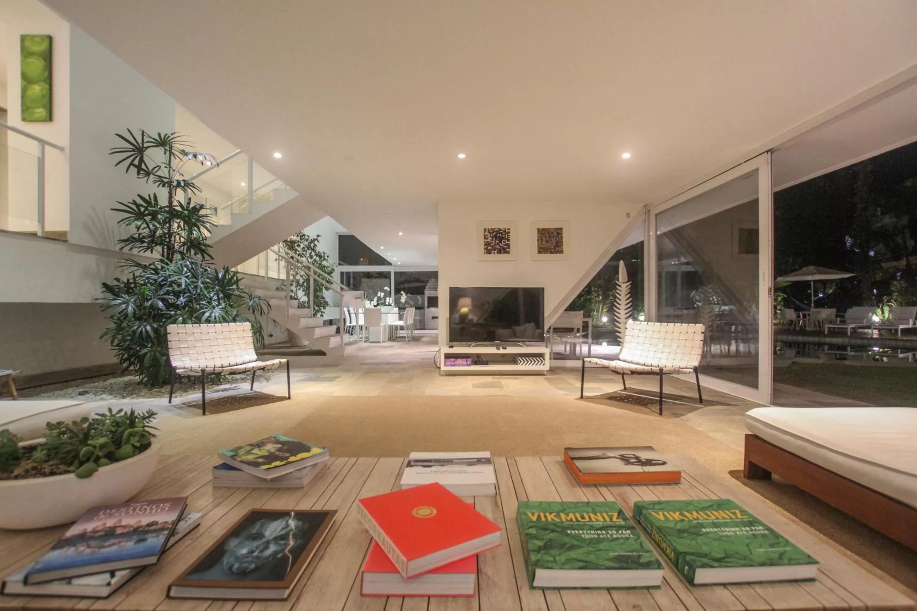 Communal lounge/ TV room in Guest House Guarujá