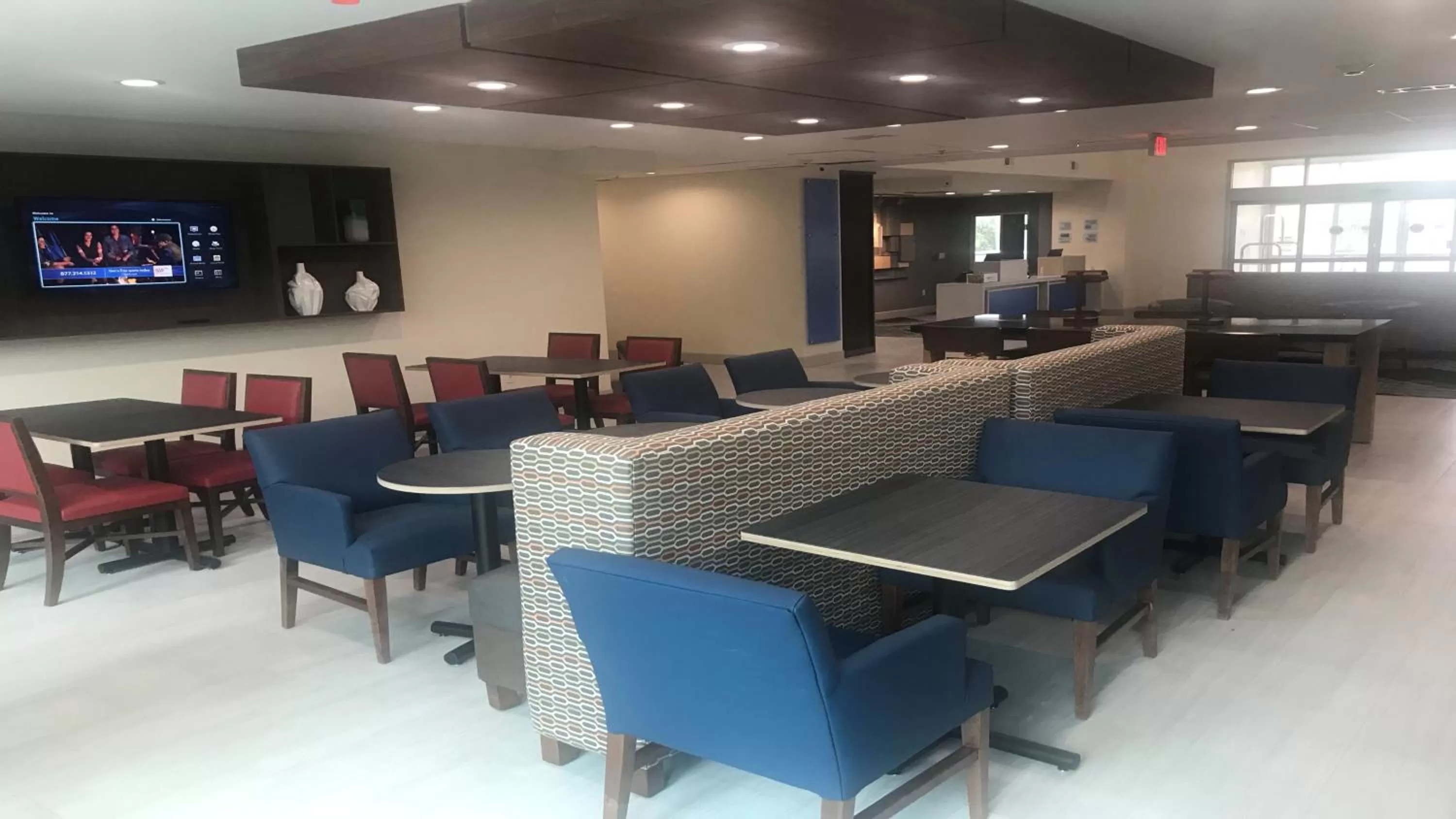 Breakfast in Holiday Inn Express & Suites Arlington North – Stadium Area by IHG