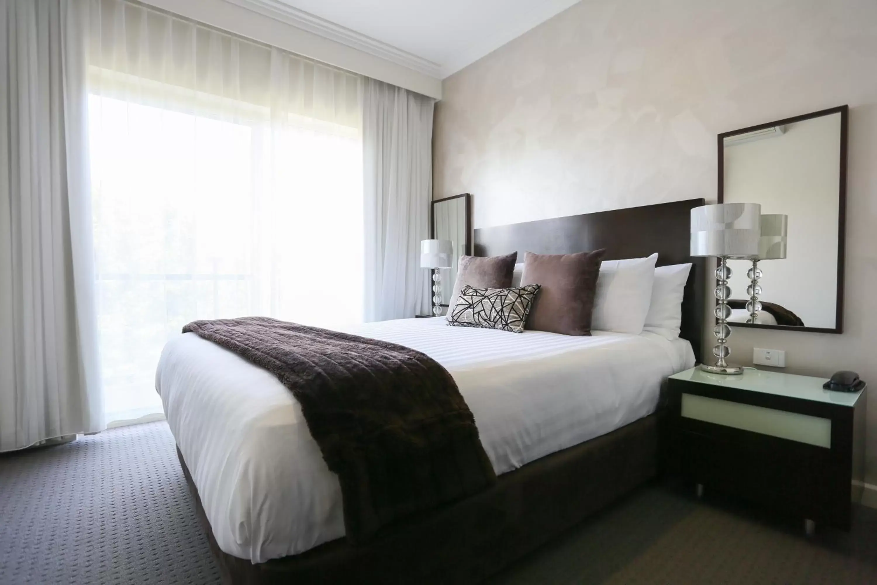 Two-Bedroom Apartment with Laundry, Bath, Kitchenette in Best Western Plus Hovell Tree Inn Two-Bedroom Apartment with Laundry, Bath, Kitchenette in Best Western Plus Hovell Tree Inn