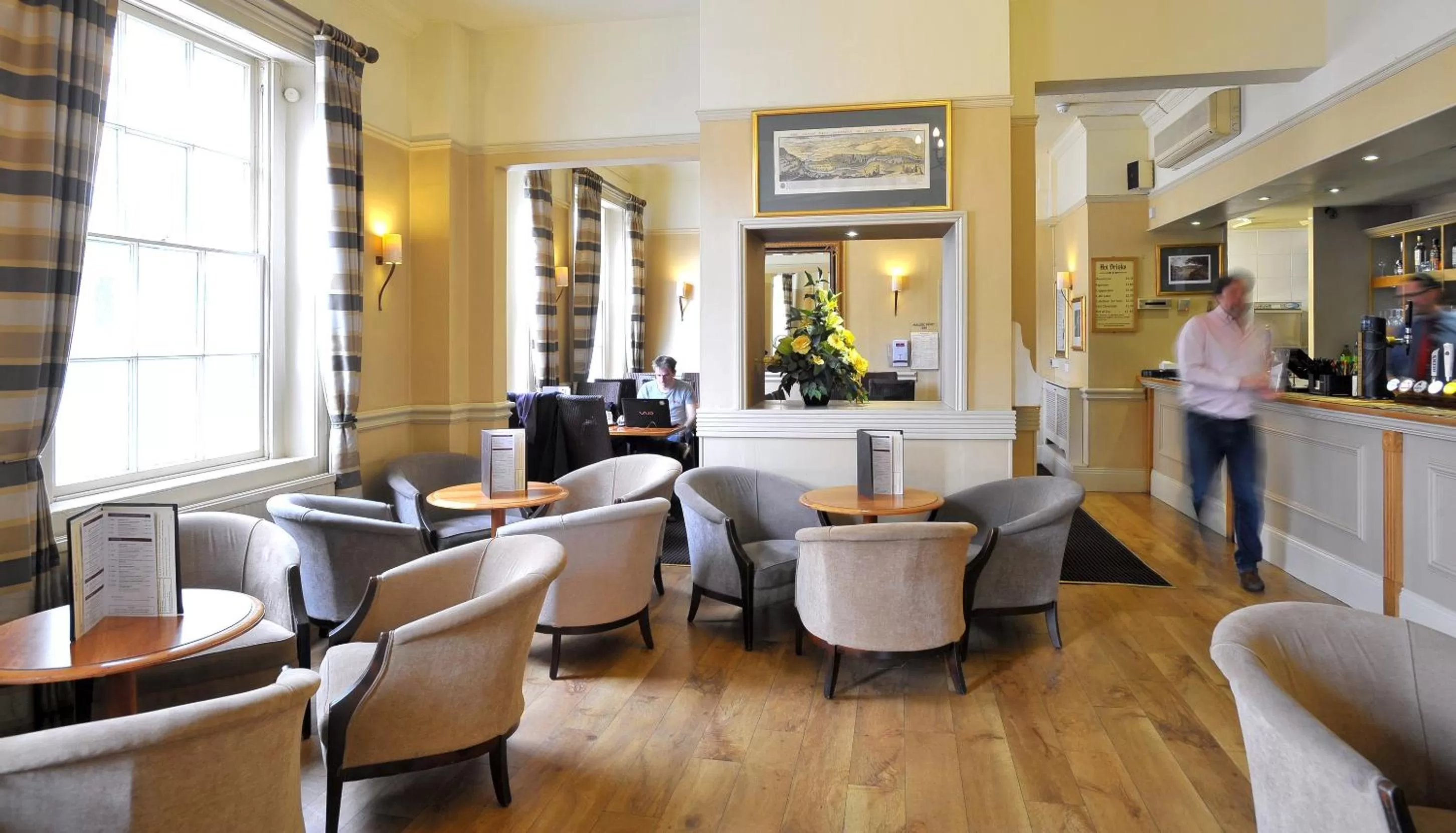 Lounge or bar in Royal Hotel