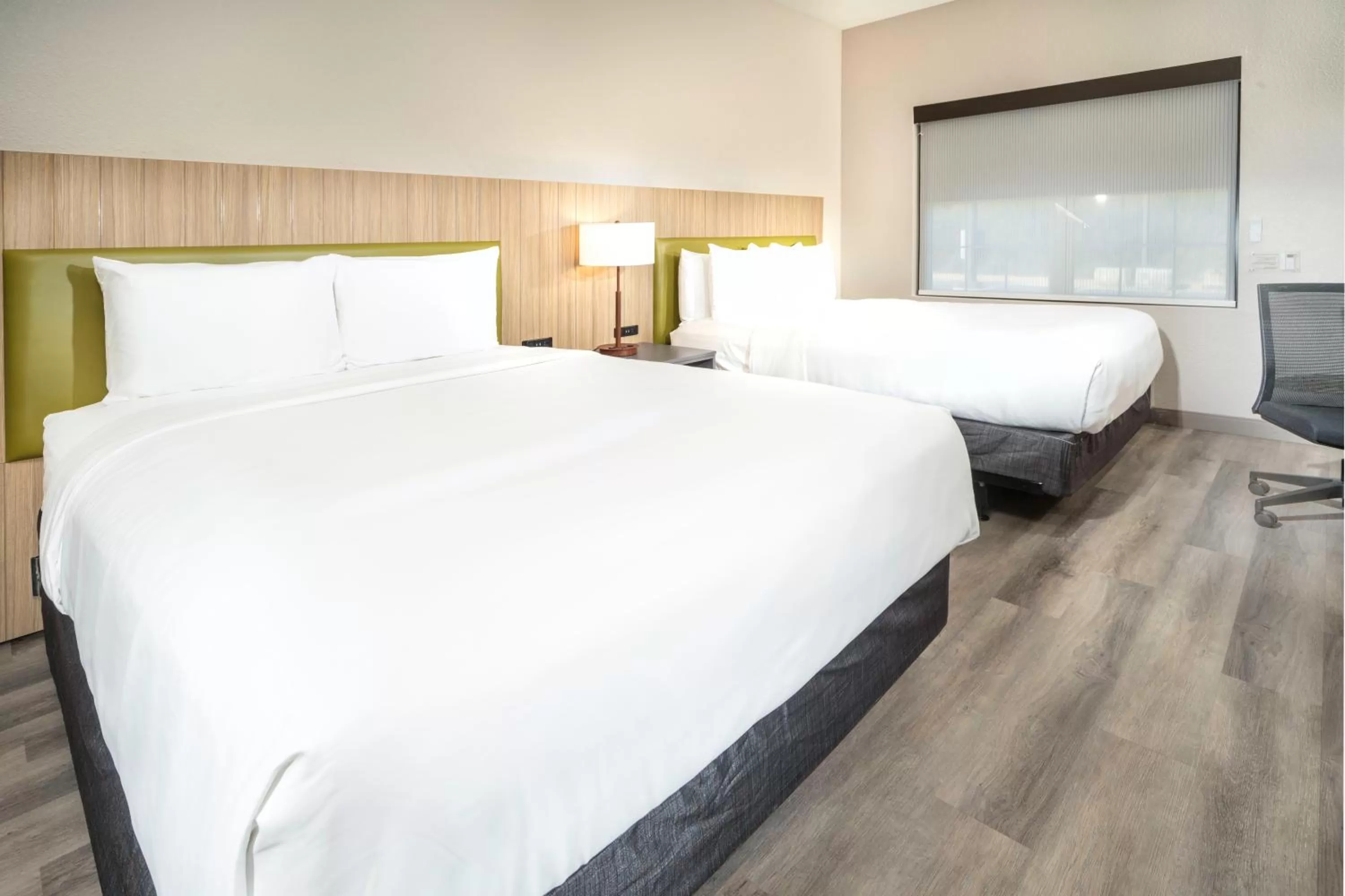 Bed in Country Inn & Suites by Radisson, Cumming near NorthSide Hospital Forsyth