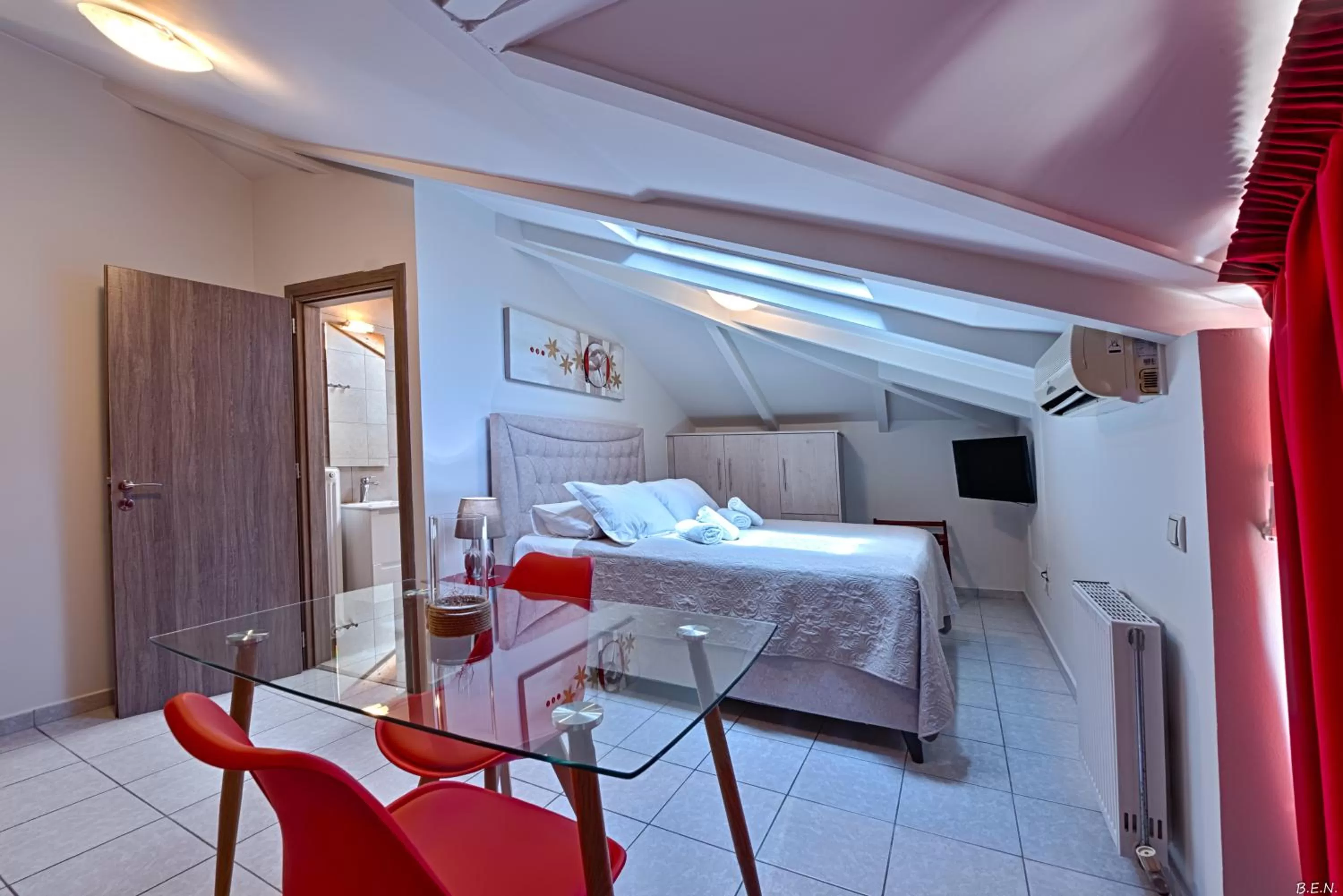 Dining area, Bed in Alexia's Apartments