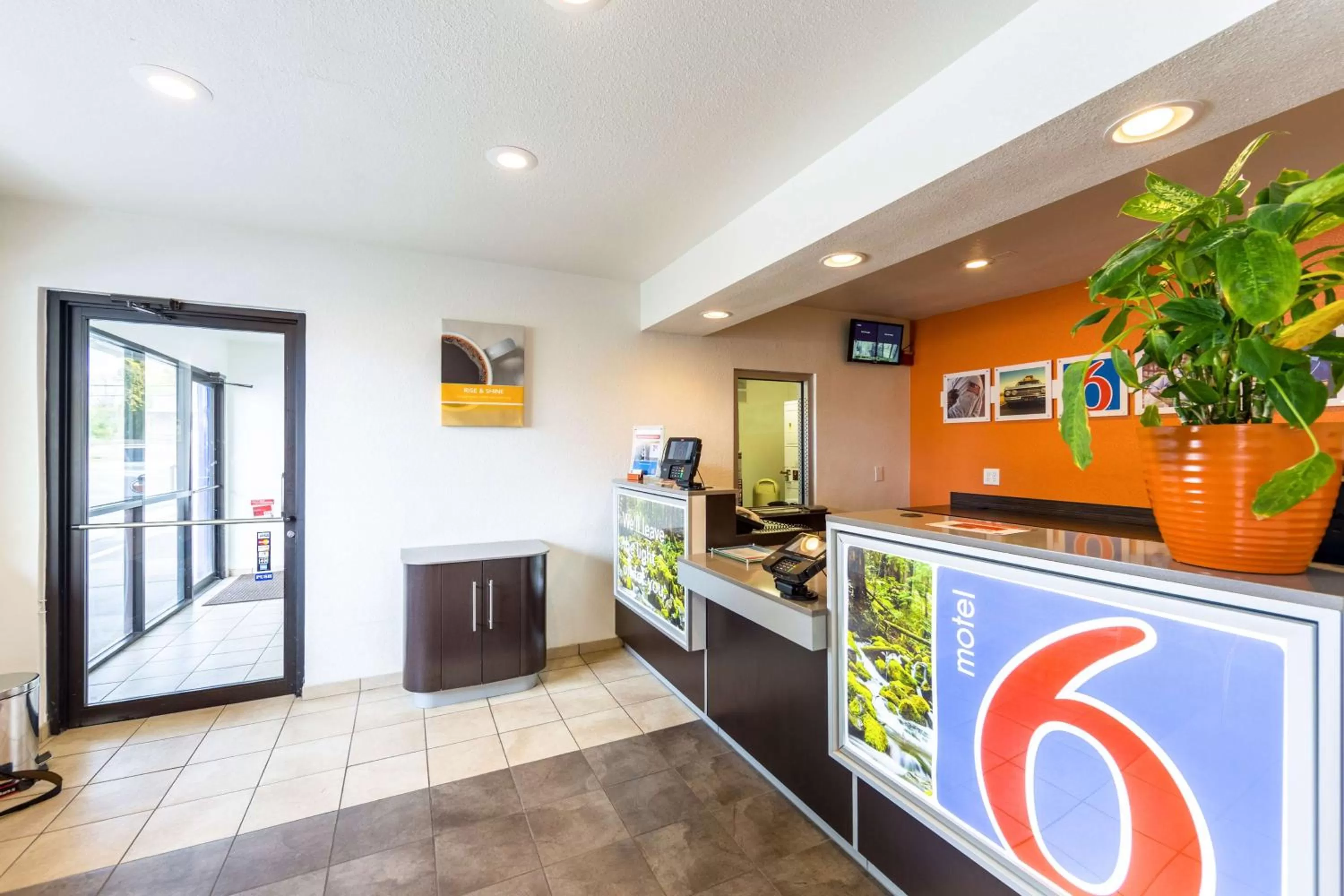 Lobby or reception in Motel 6-Klamath Falls, OR