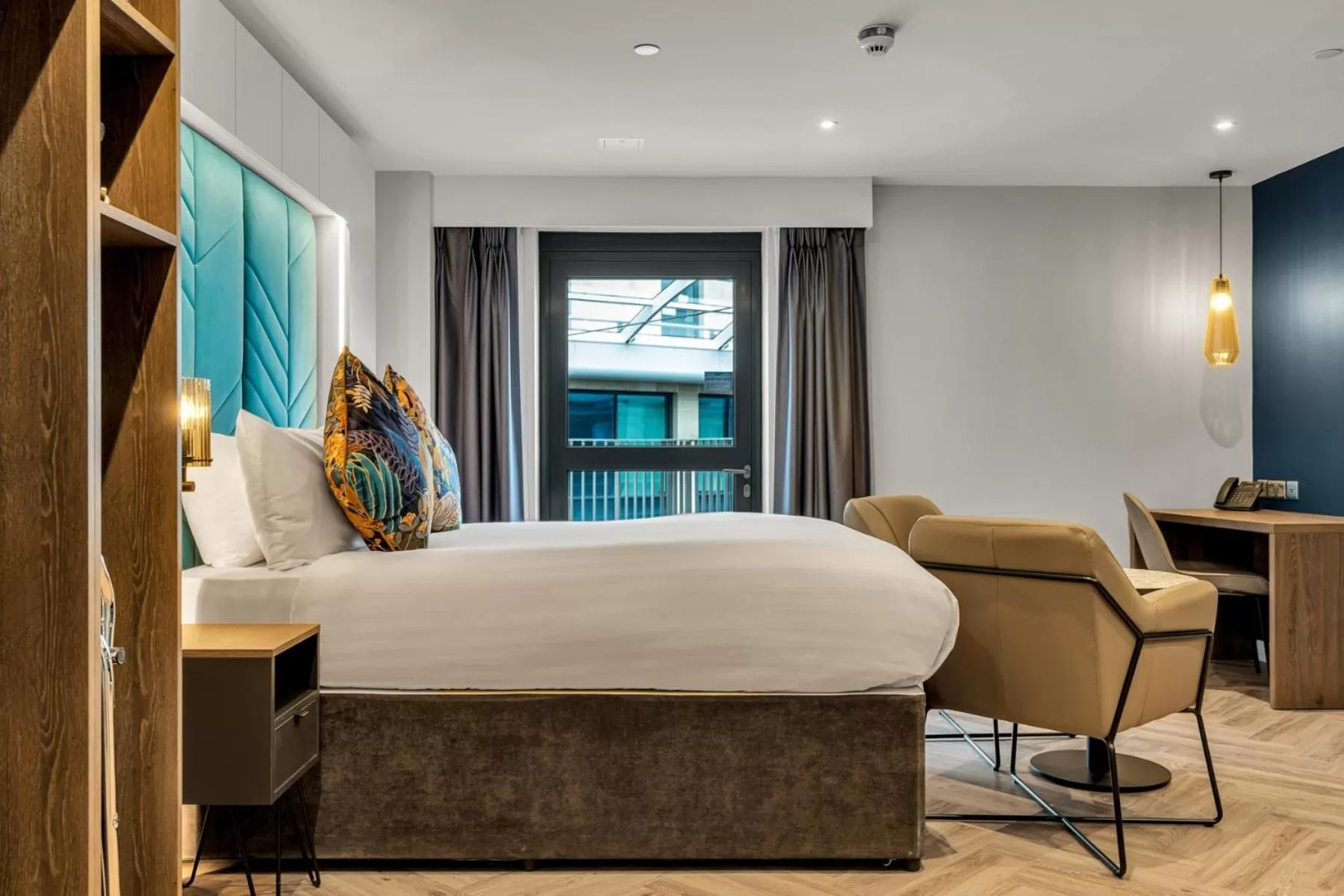 Bedroom, Bed in Roomzzz Edinburgh