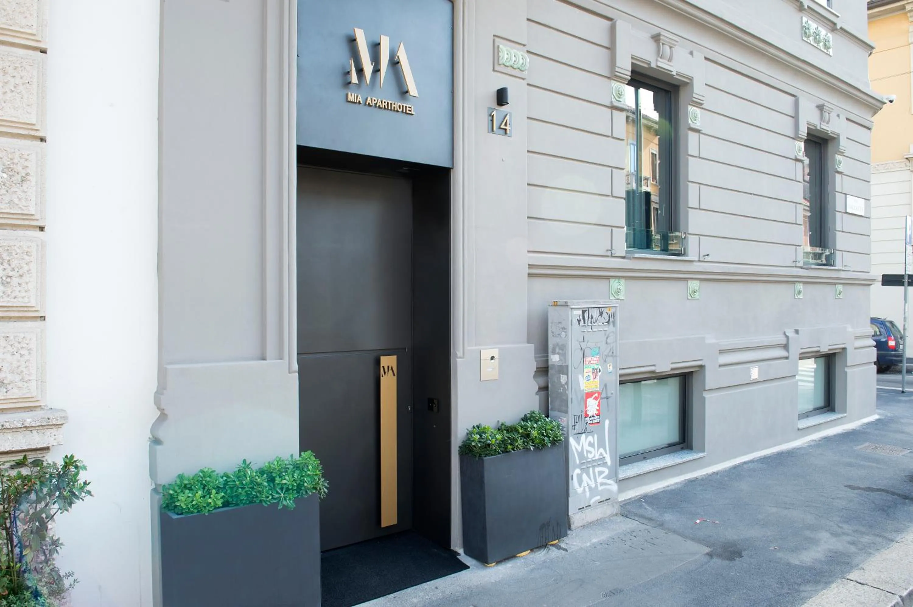 Property building in Gatto Bianco Mia Aparthotel