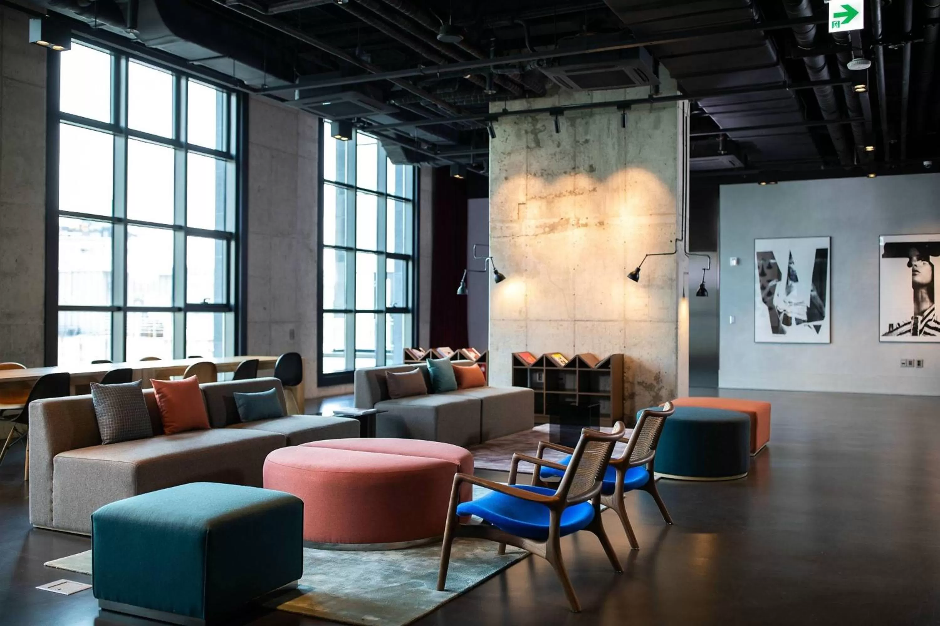 Lounge or bar in RYSE, Autograph Collection