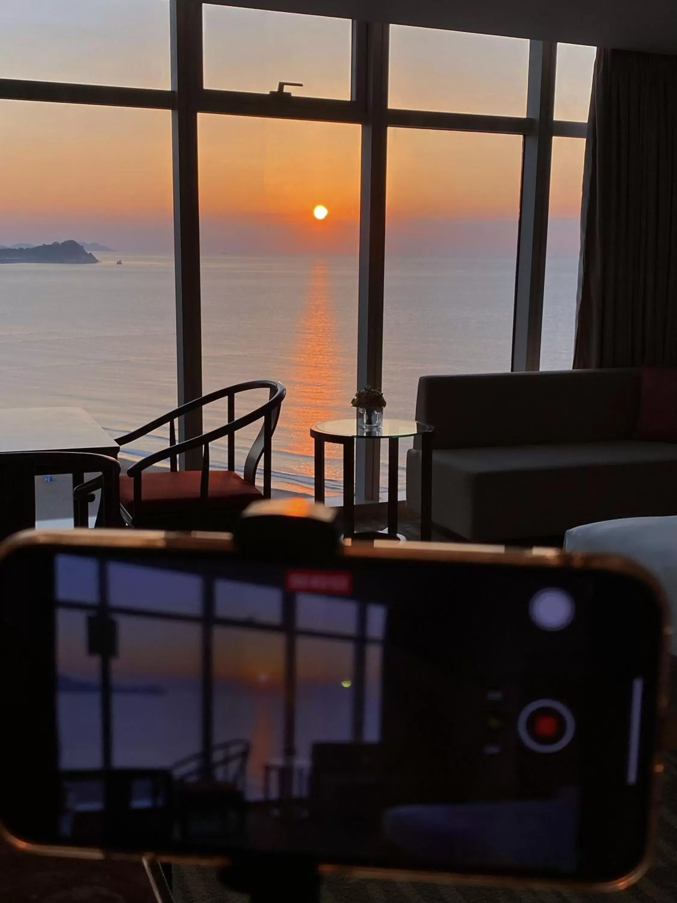 Deluxe King Room with Ocean View in Hyatt Regency Qingdao - Stone old beach - Exhibition Center Deluxe King Room with Ocean View in Hyatt Regency Qingdao - Stone old beach - Exhibition Center