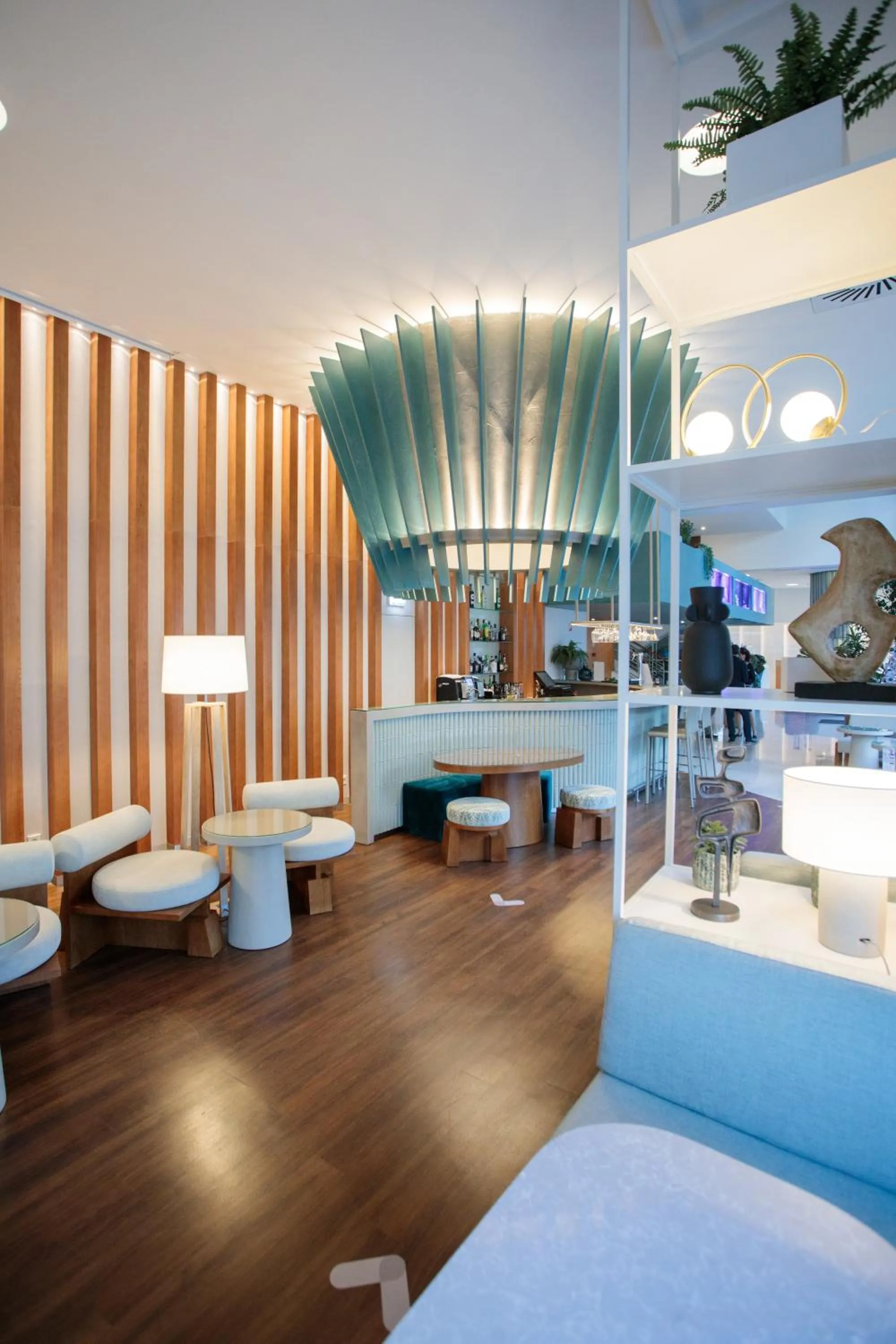 Lounge or bar, Bed in Melia Lisboa Oriente Hotel