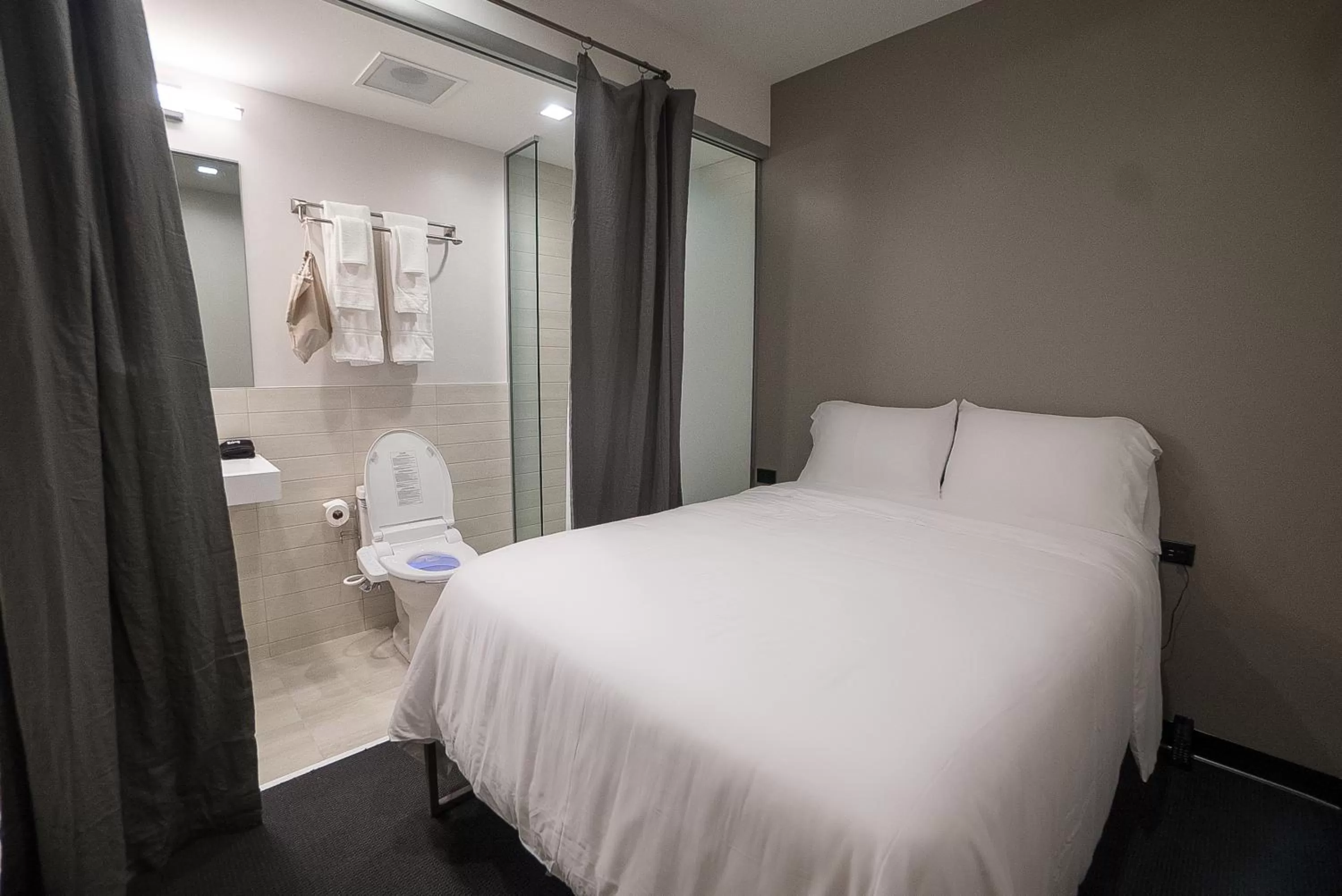 Toilet, Bed in SOVA Micro-Room & Social Hotel