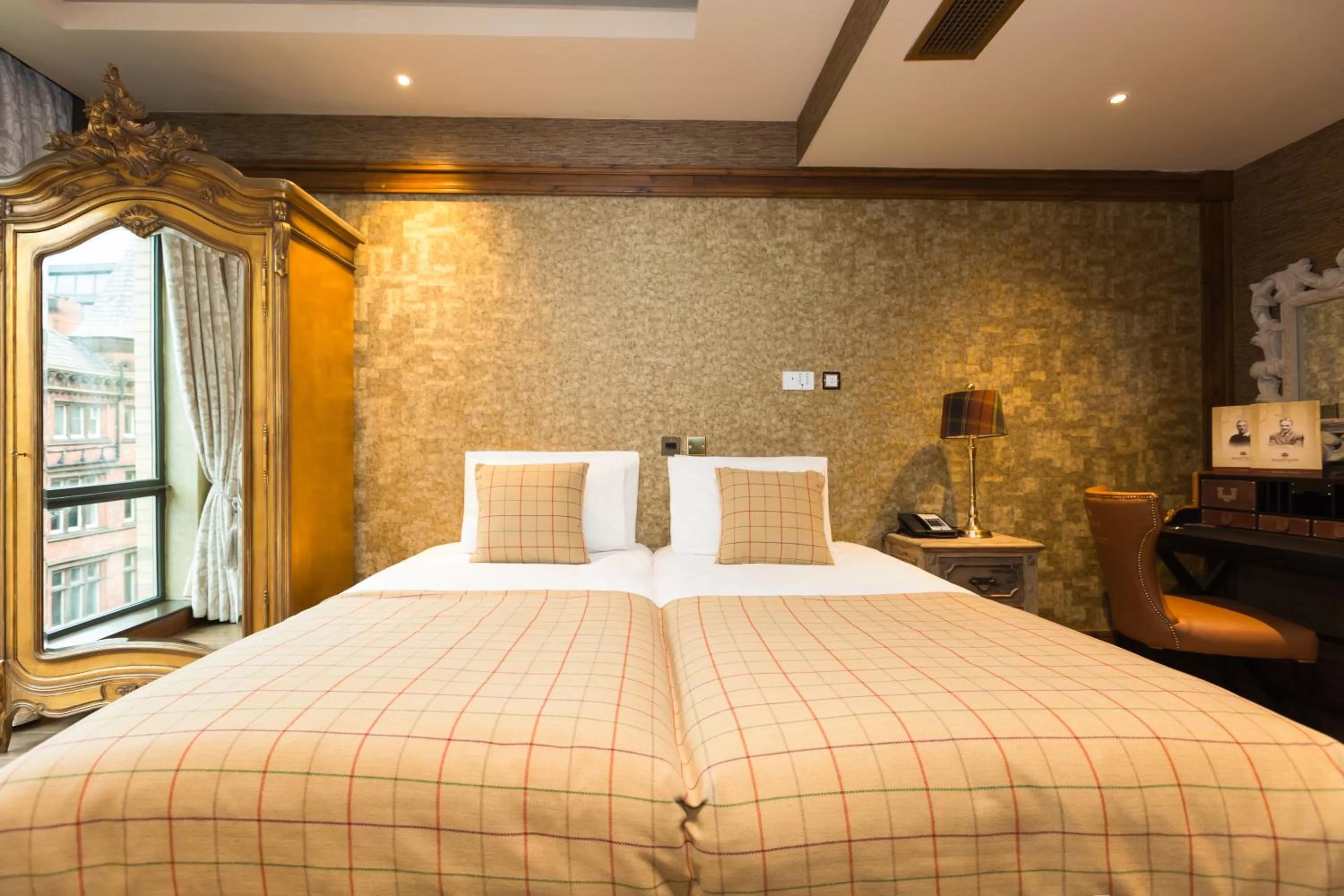 Bed in The Shankly Hotel