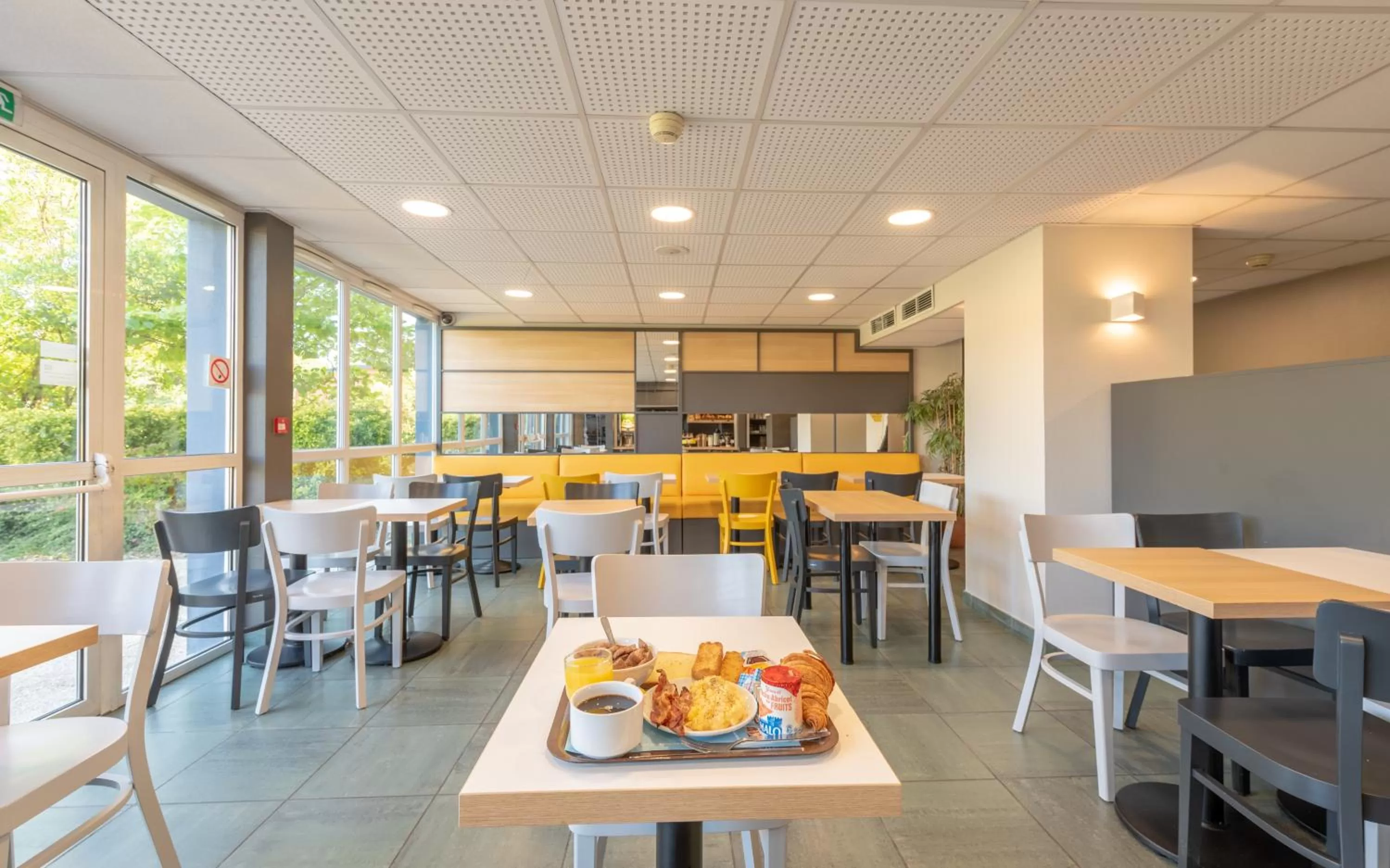 Buffet breakfast in B&B HOTEL Creil Chantilly