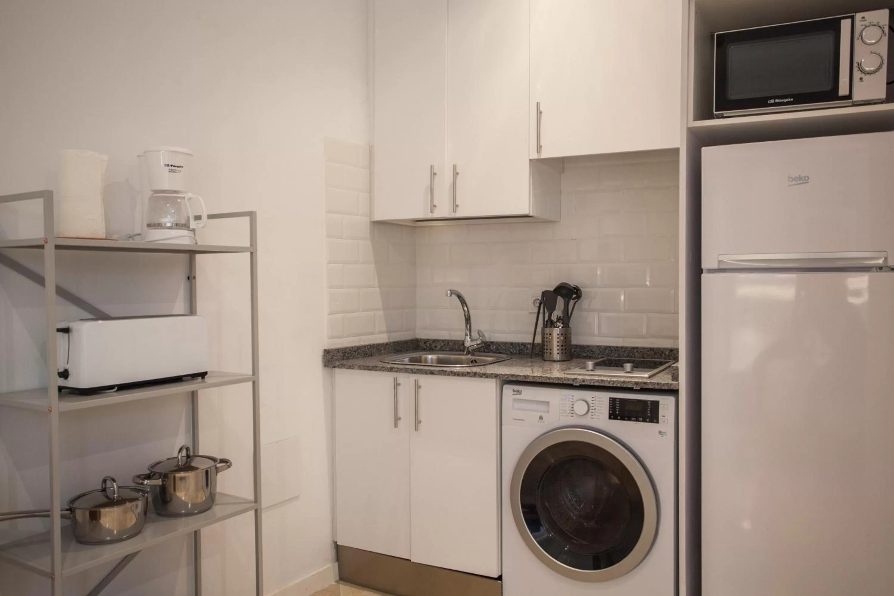 Kitchen or kitchenette in Gran Central Suites