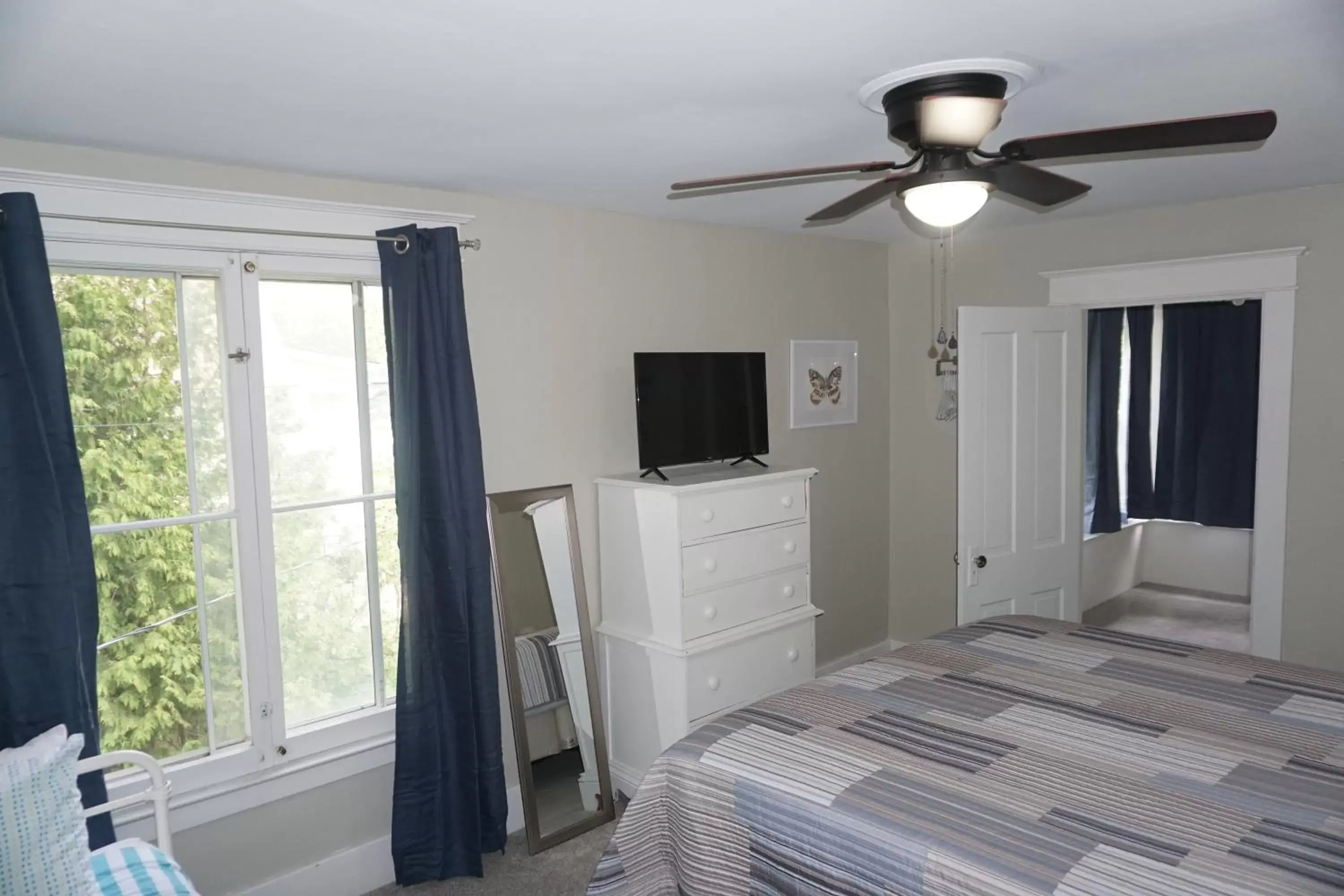 King Suite in Charlevoix House - The Northside King Suite in Charlevoix House - The Northside