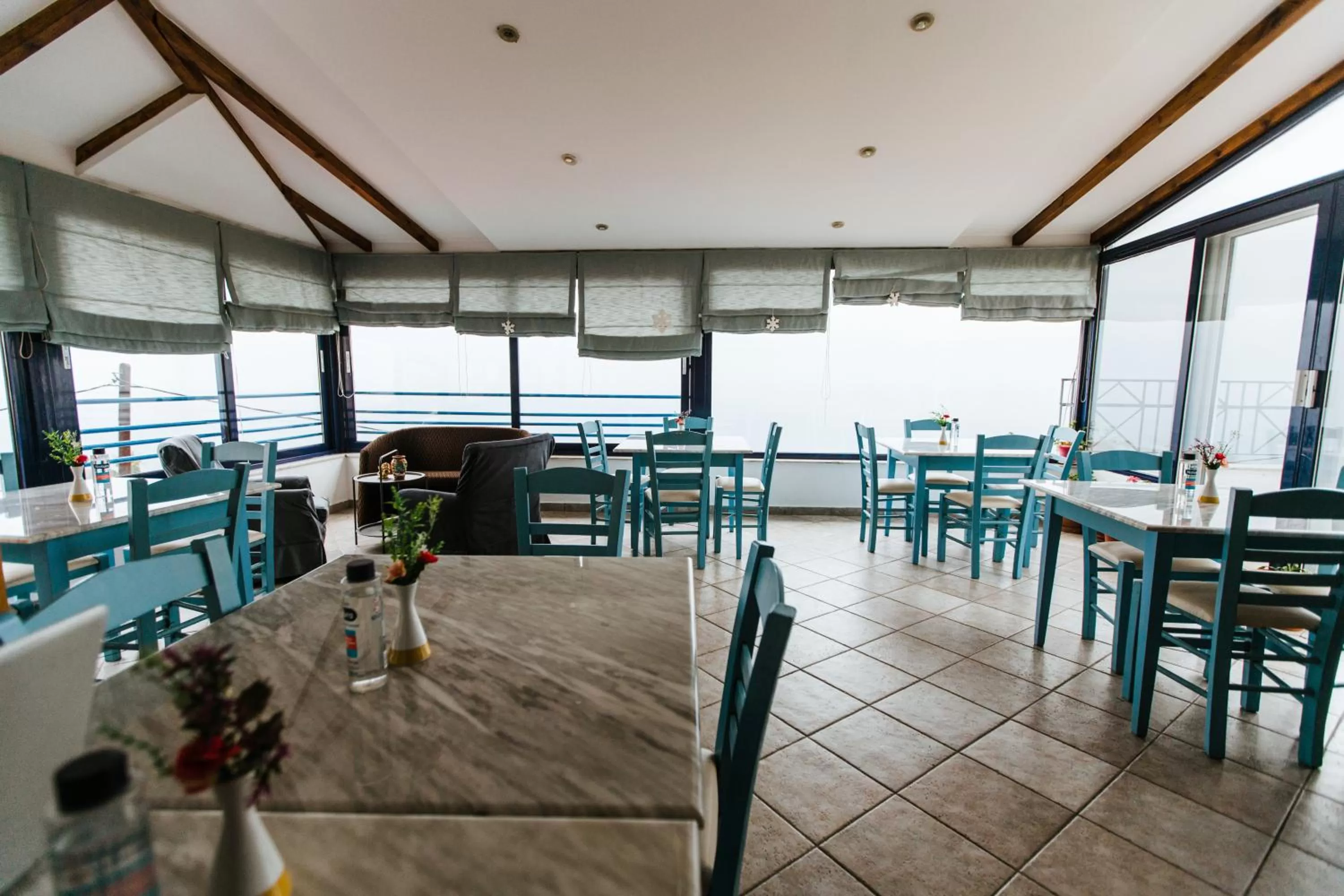 Restaurant/places to eat in Hotel Christina - Happy Days