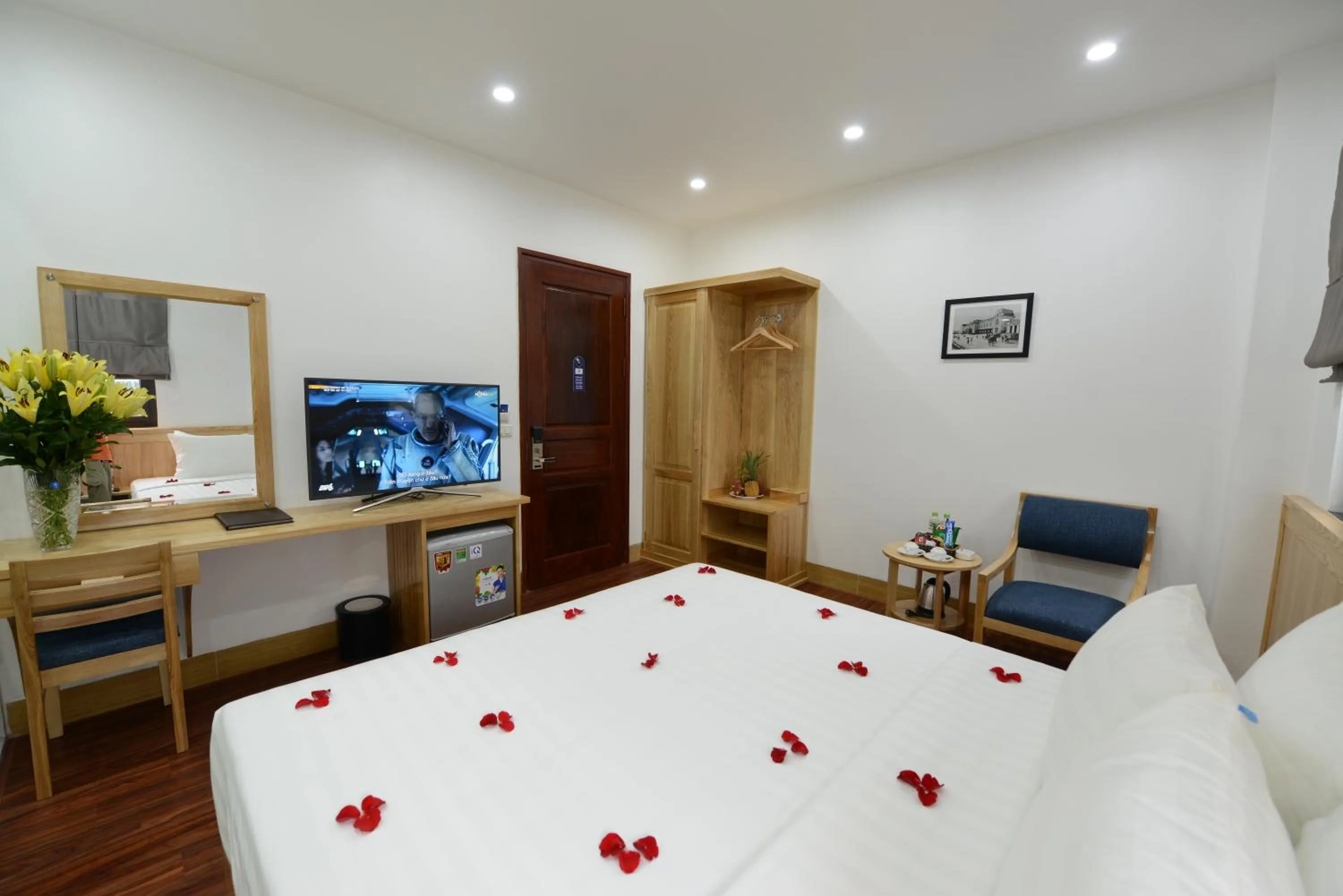 Bed in Blue Hanoi Inn City Hotel