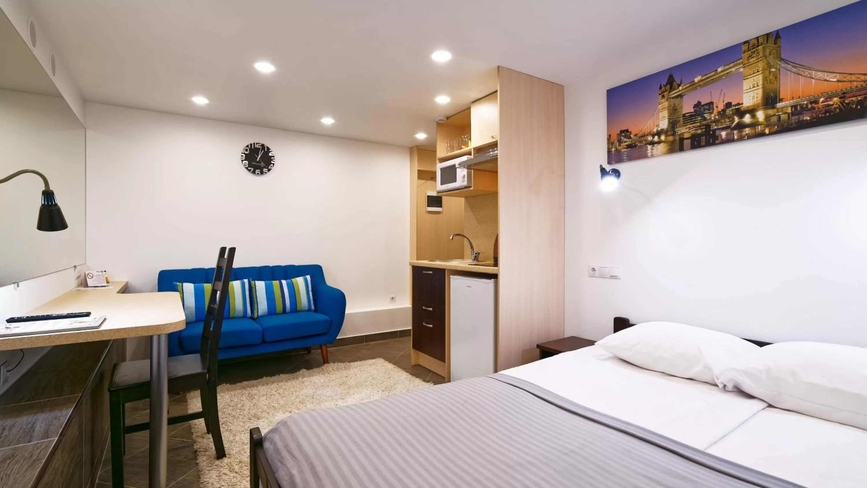 Kitchen or kitchenette, Bed in RIGAAPARTMENT SONADA Self-Service Aparthotel - Private Parking