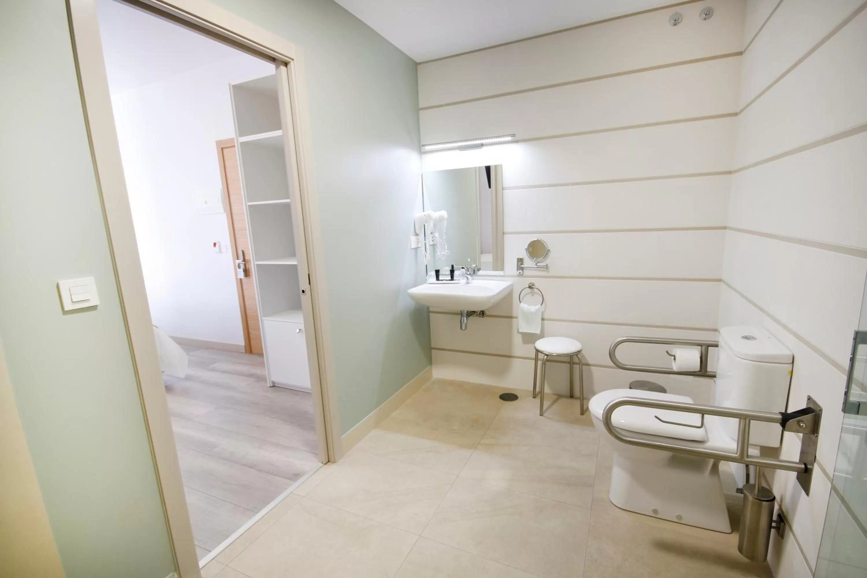 Bathroom in Hotel Leo