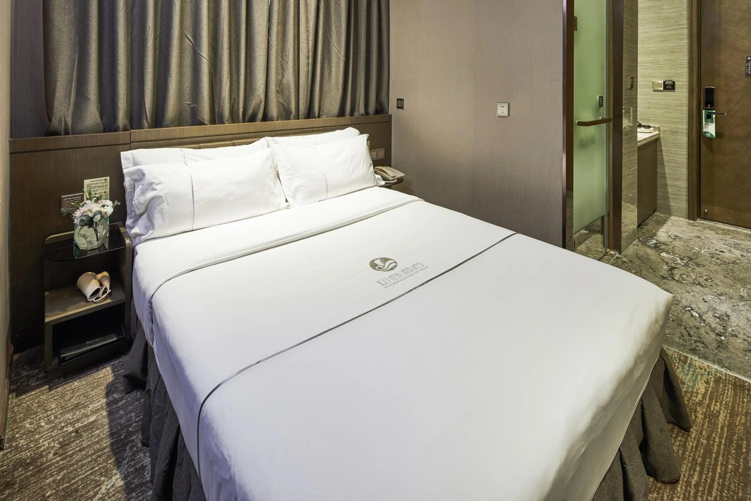 Bed in INSAIL Hotel (Shenzhen Dongmen Branch)