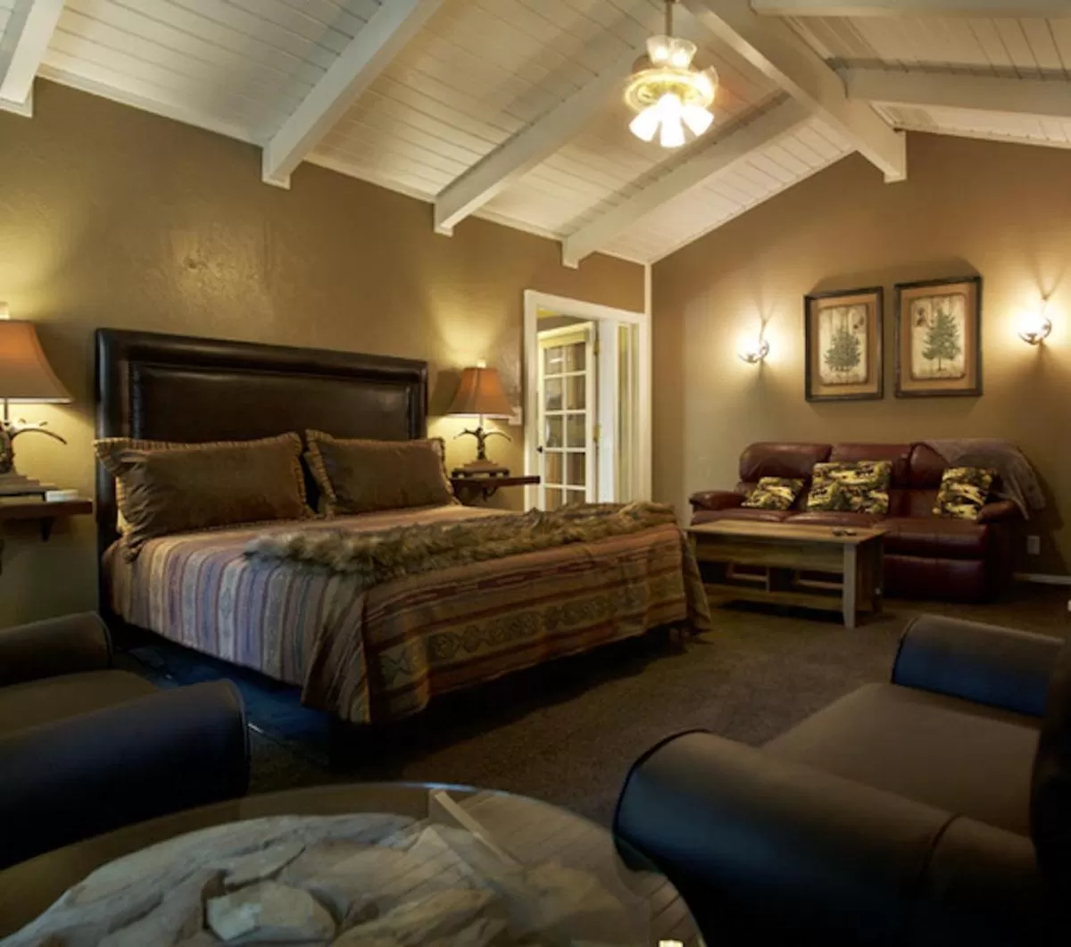 Bed in Silver Pines Lodge