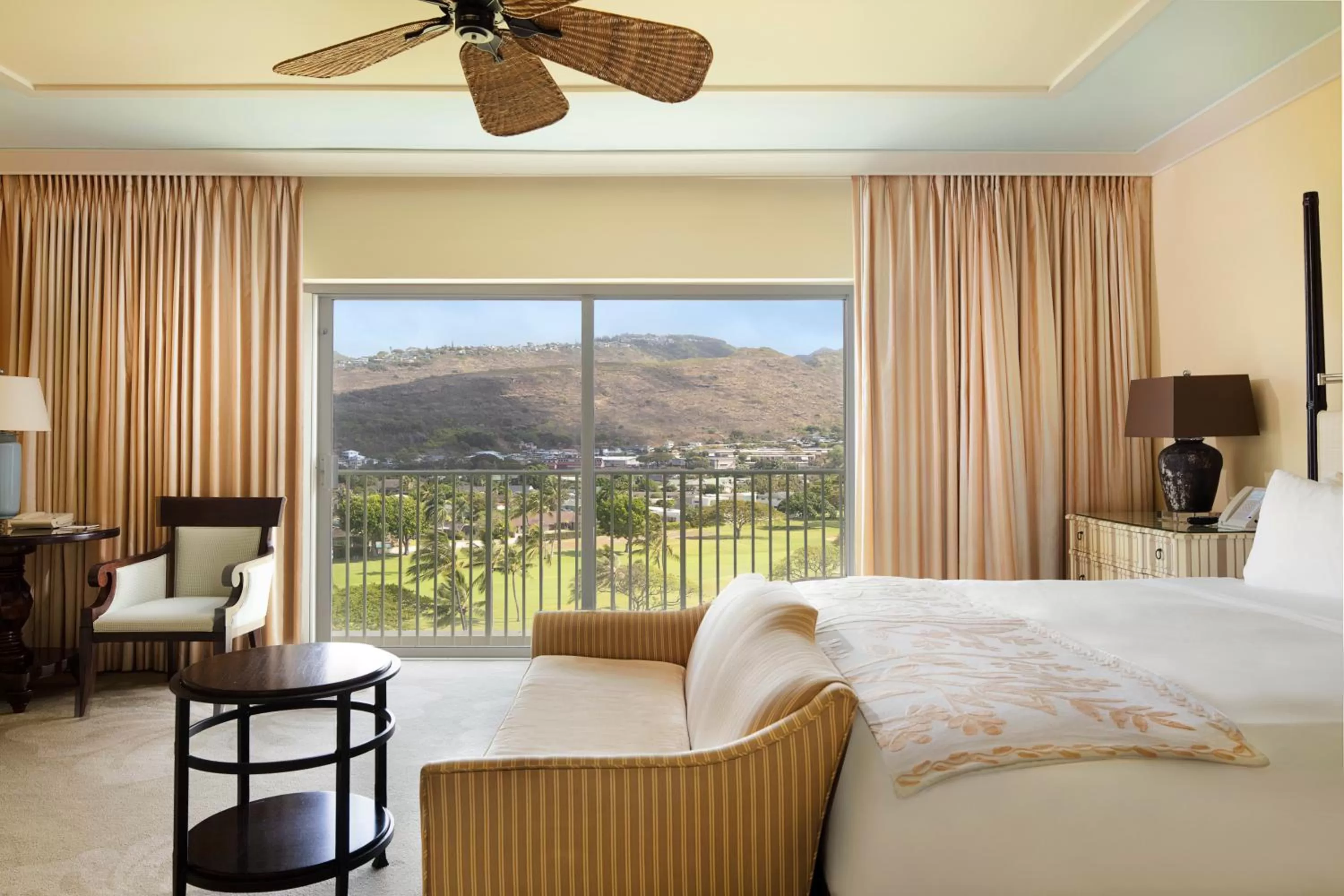 Bedroom, Bed in The Kahala Hotel and Resort