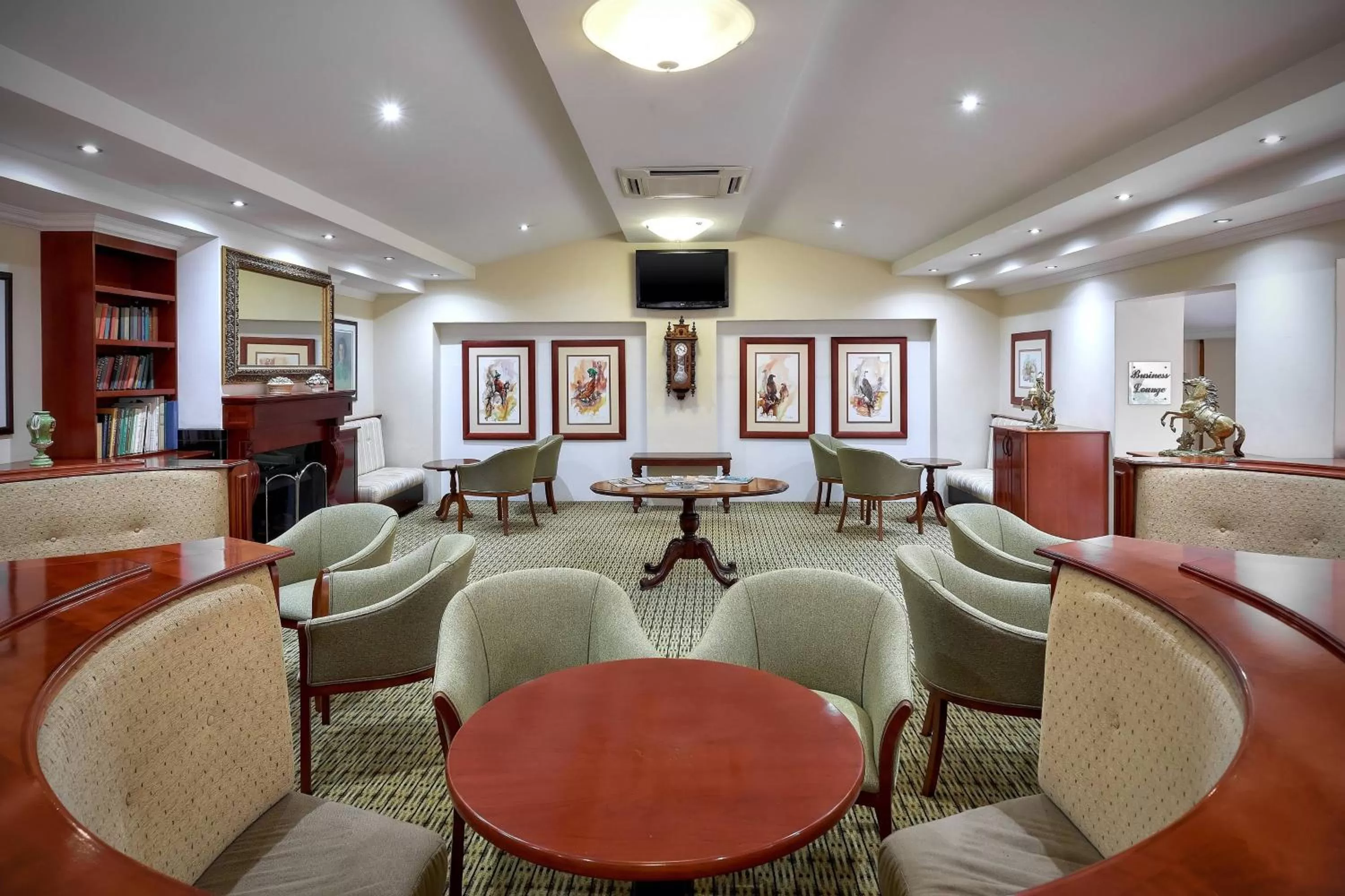 Lounge or bar in Protea Hotel by Marriott Polokwane Ranch Resort