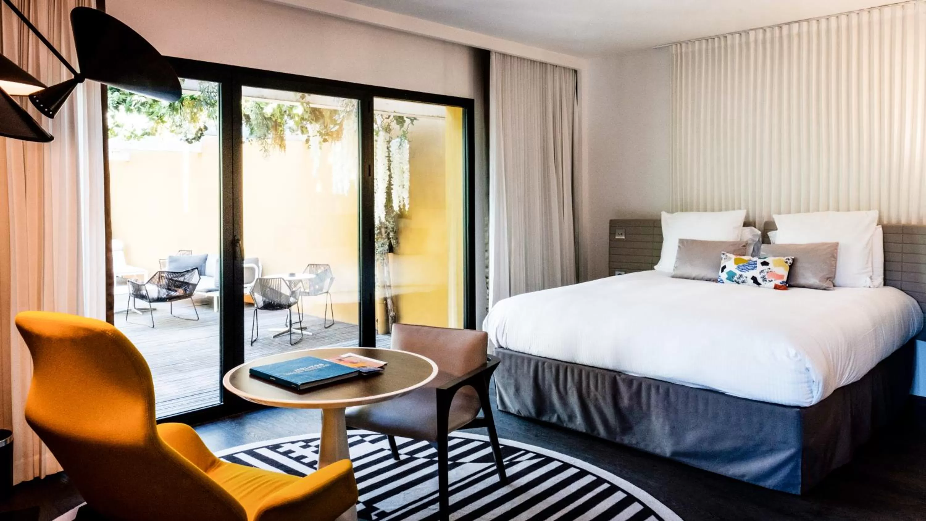 Bed in Molitor Hotel & Spa Paris - MGallery Collection