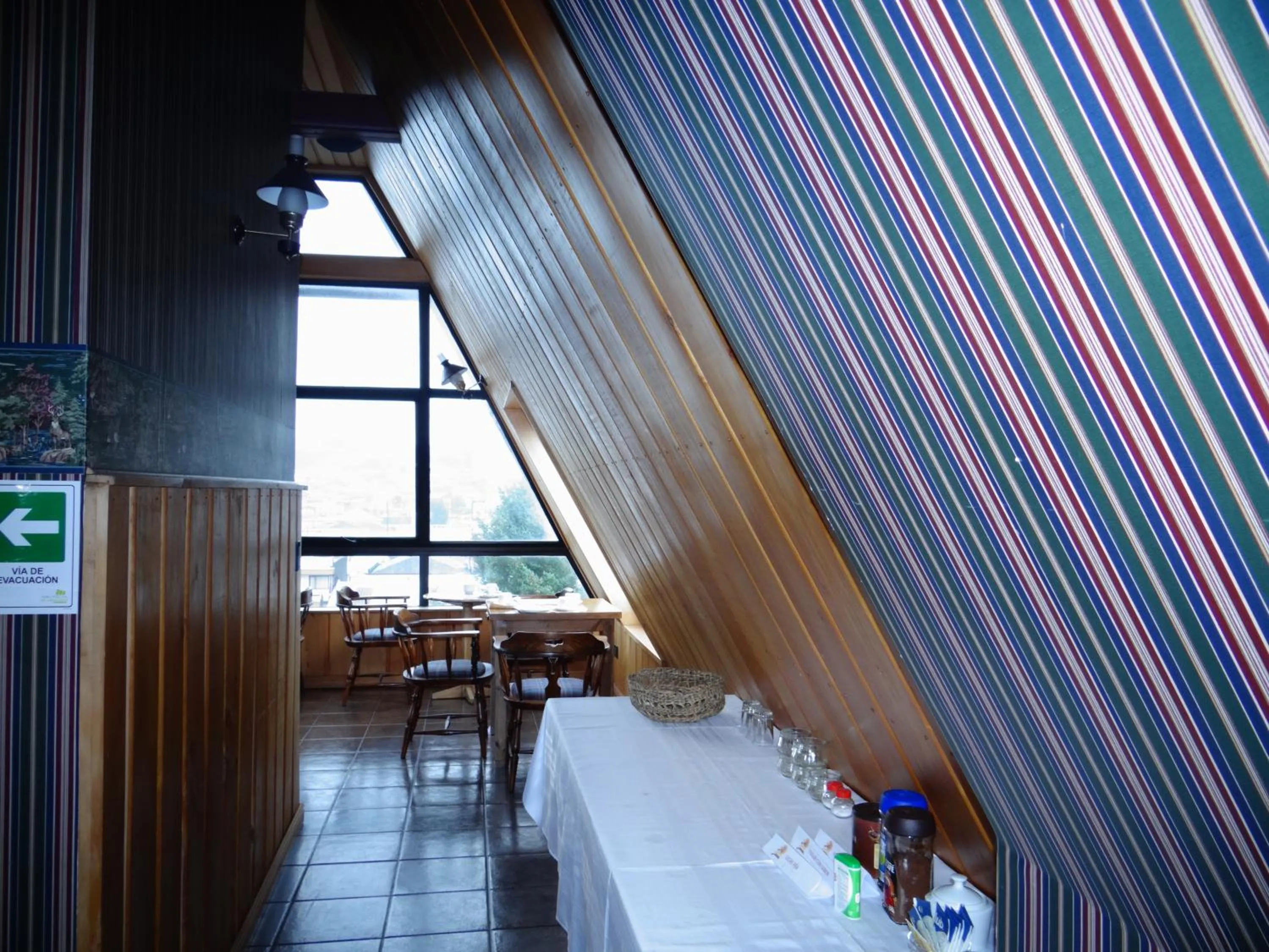 Restaurant/places to eat in Hotel Antupiren