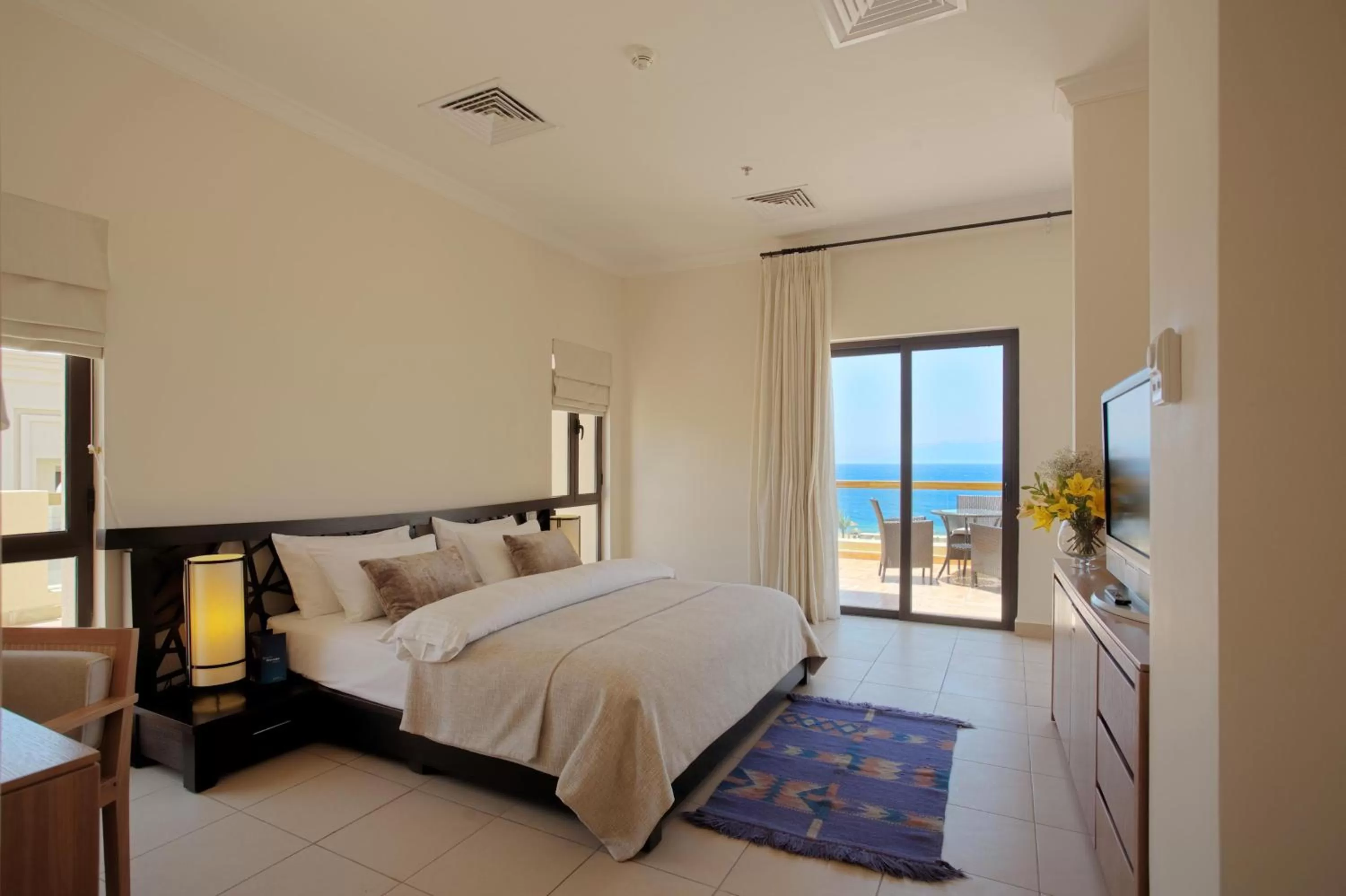 Bedroom, Bed in Grand Tala Bay Resort, Aqaba