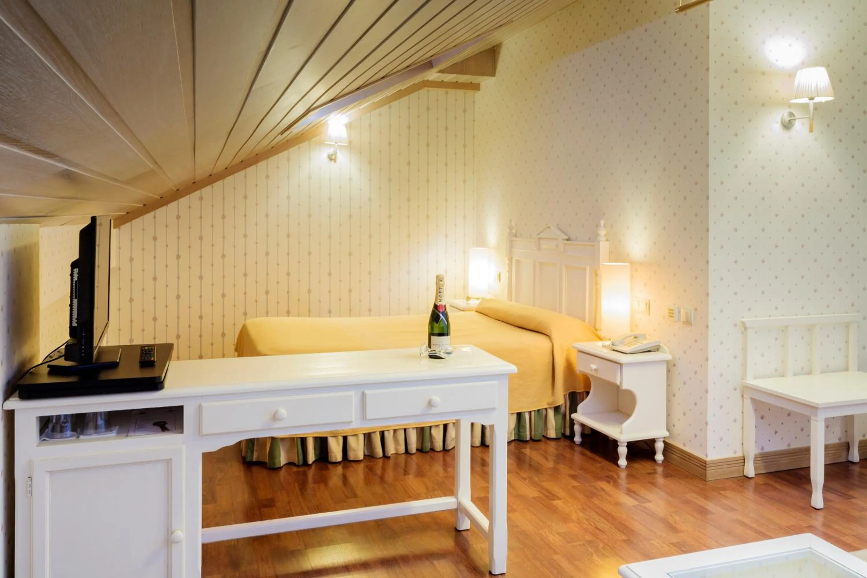 Bedroom, Bed in Hotel Azofra