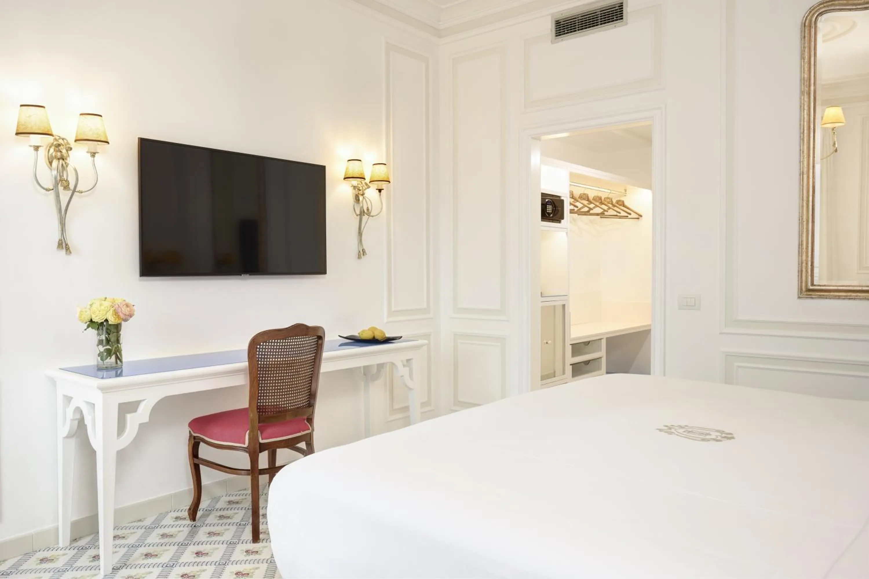 TV and multimedia in Grand Hotel Ambasciatori