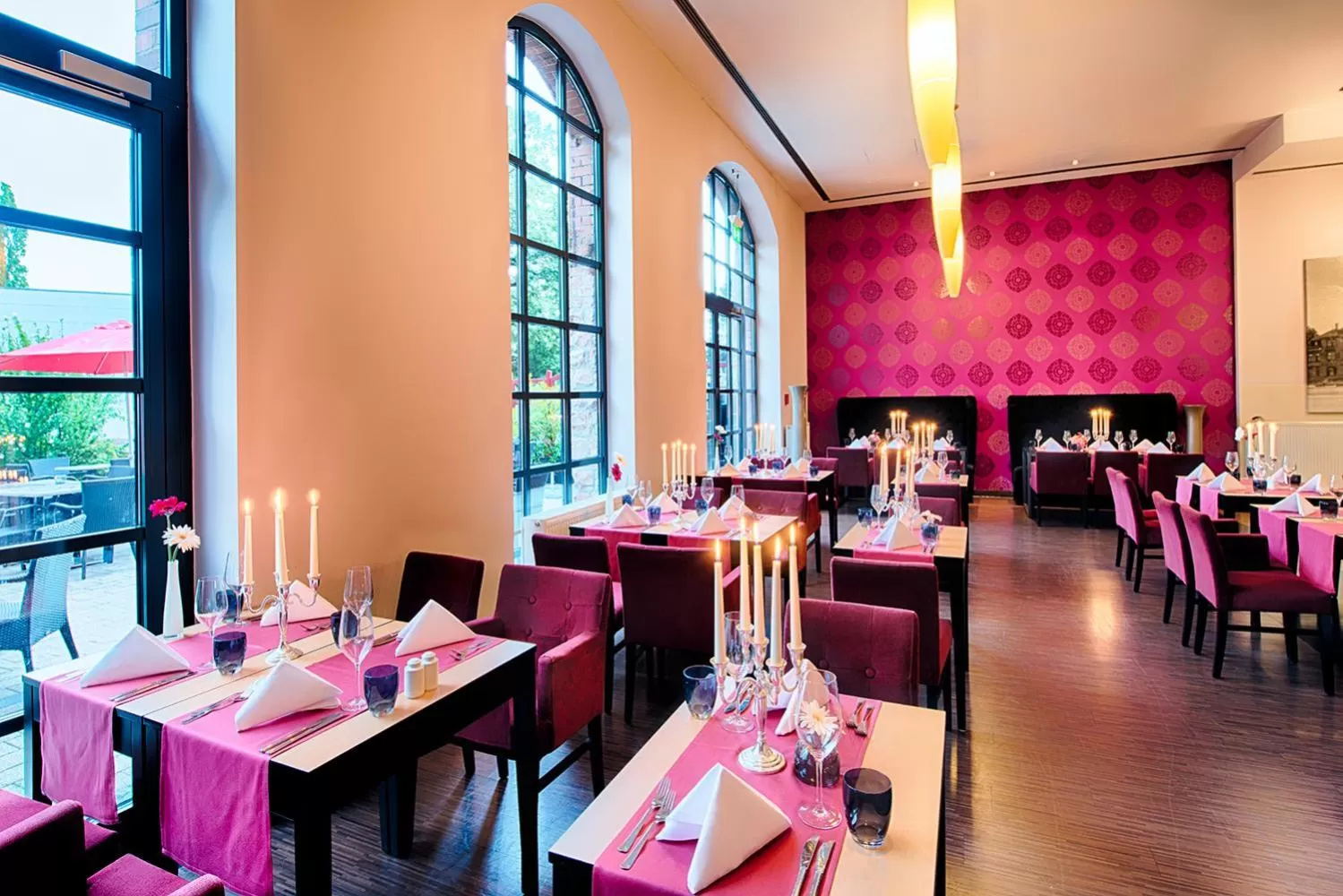 Restaurant/places to eat in Offenbach Plaza Hotel