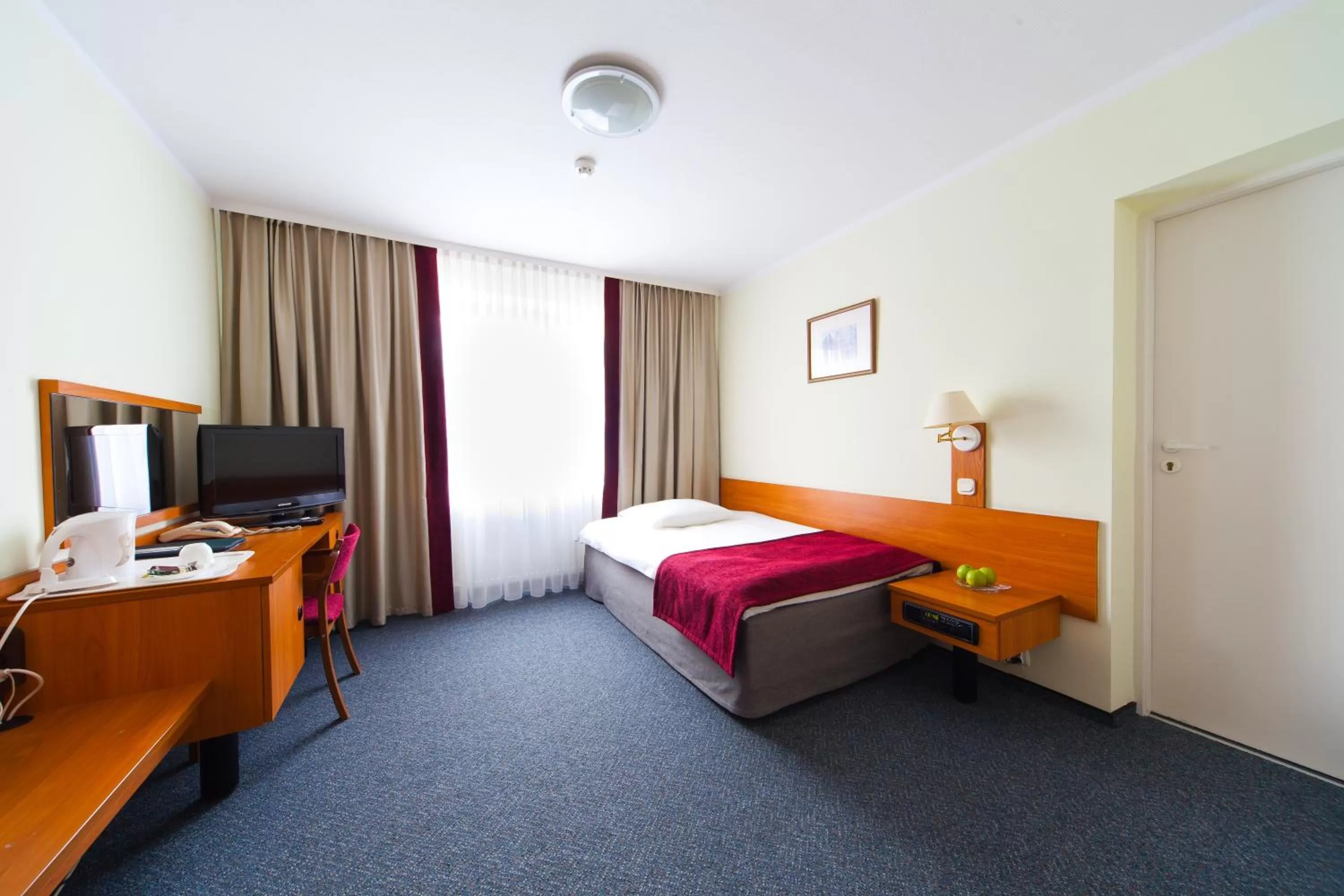 Photo of the whole room, Bed in Hotel IOR