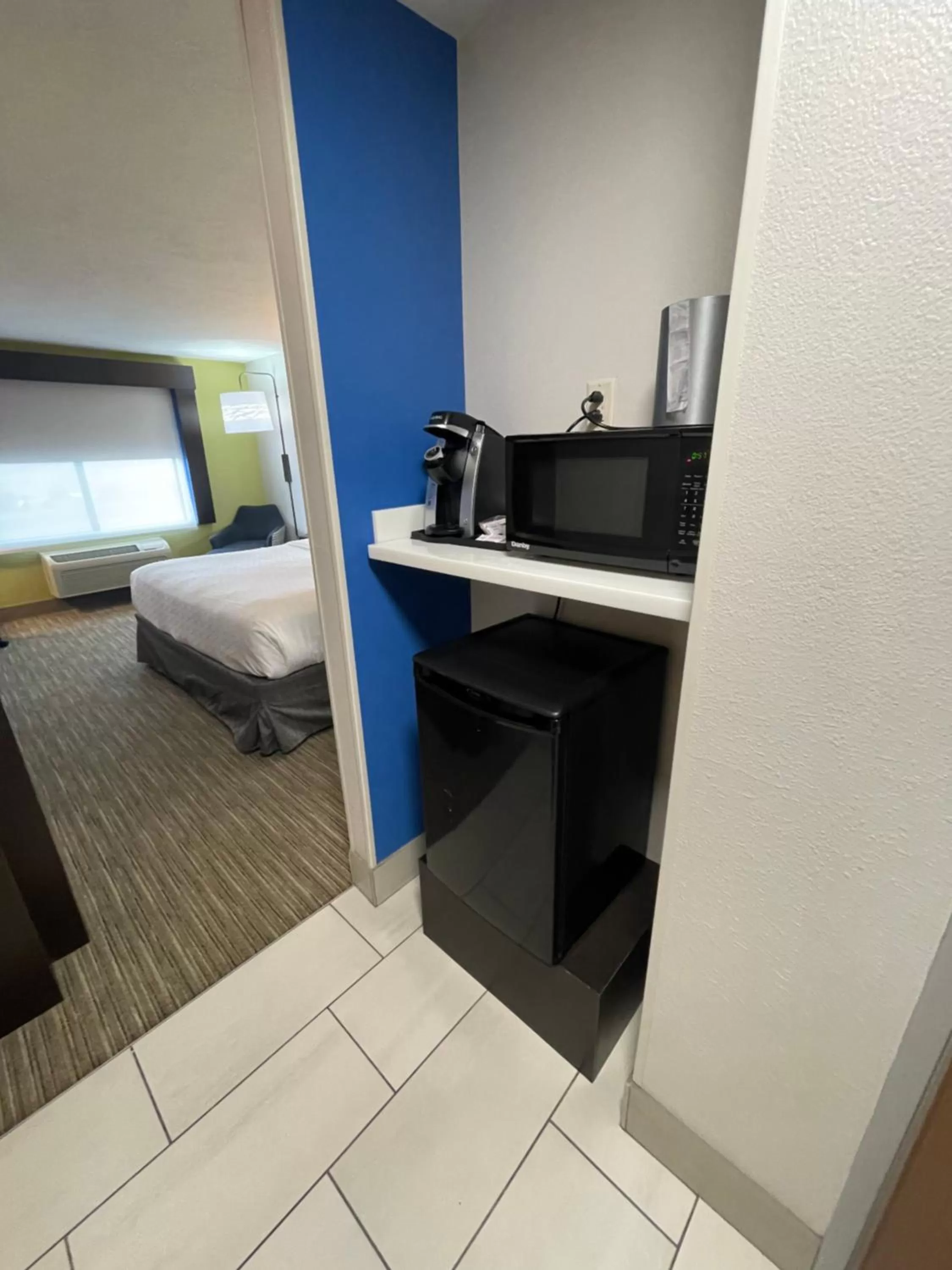 Bed in Holiday Inn Express Hotel & Suites Las Vegas NM by IHG