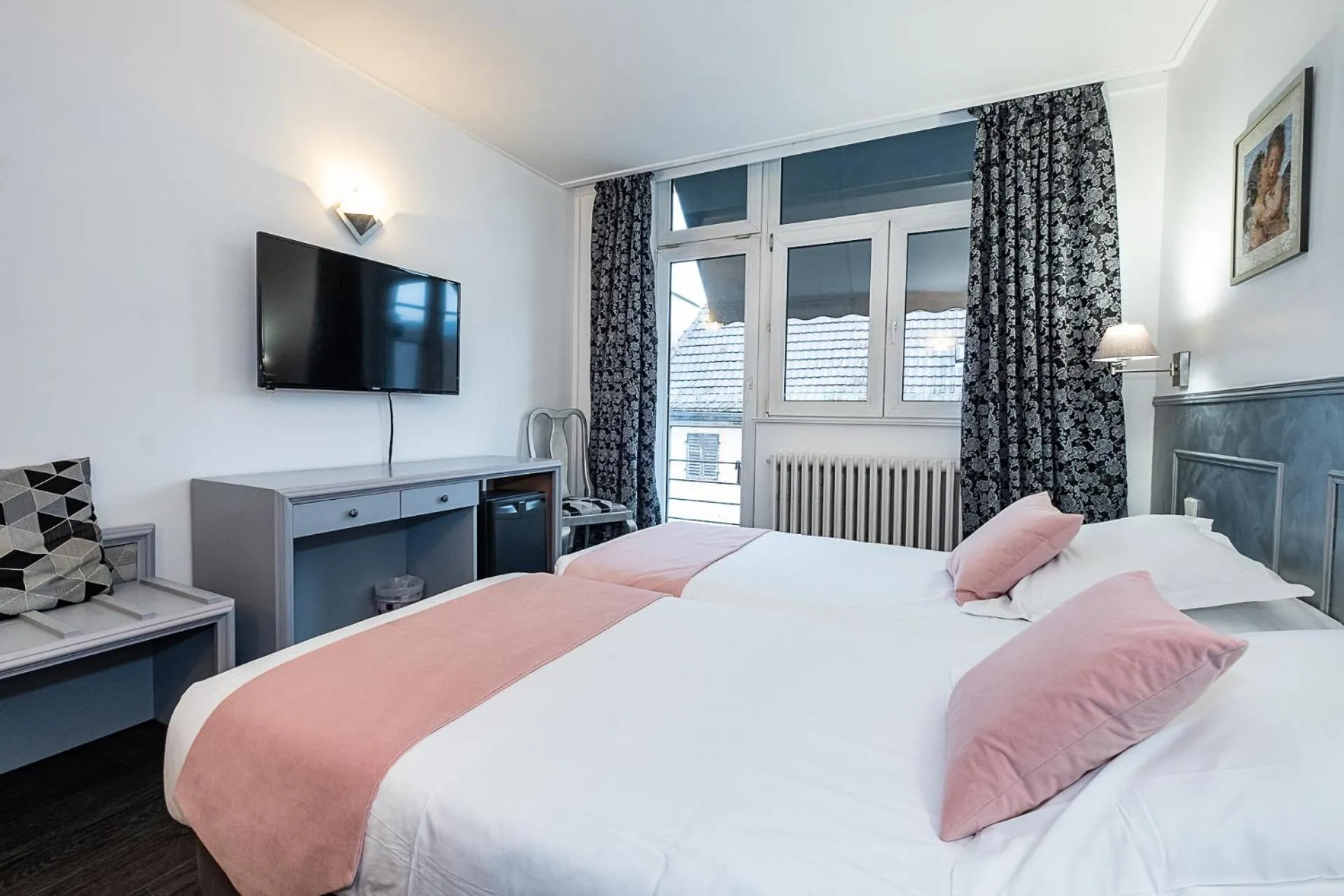 Bed in The Originals City Hotel de l Ange Guebwiller