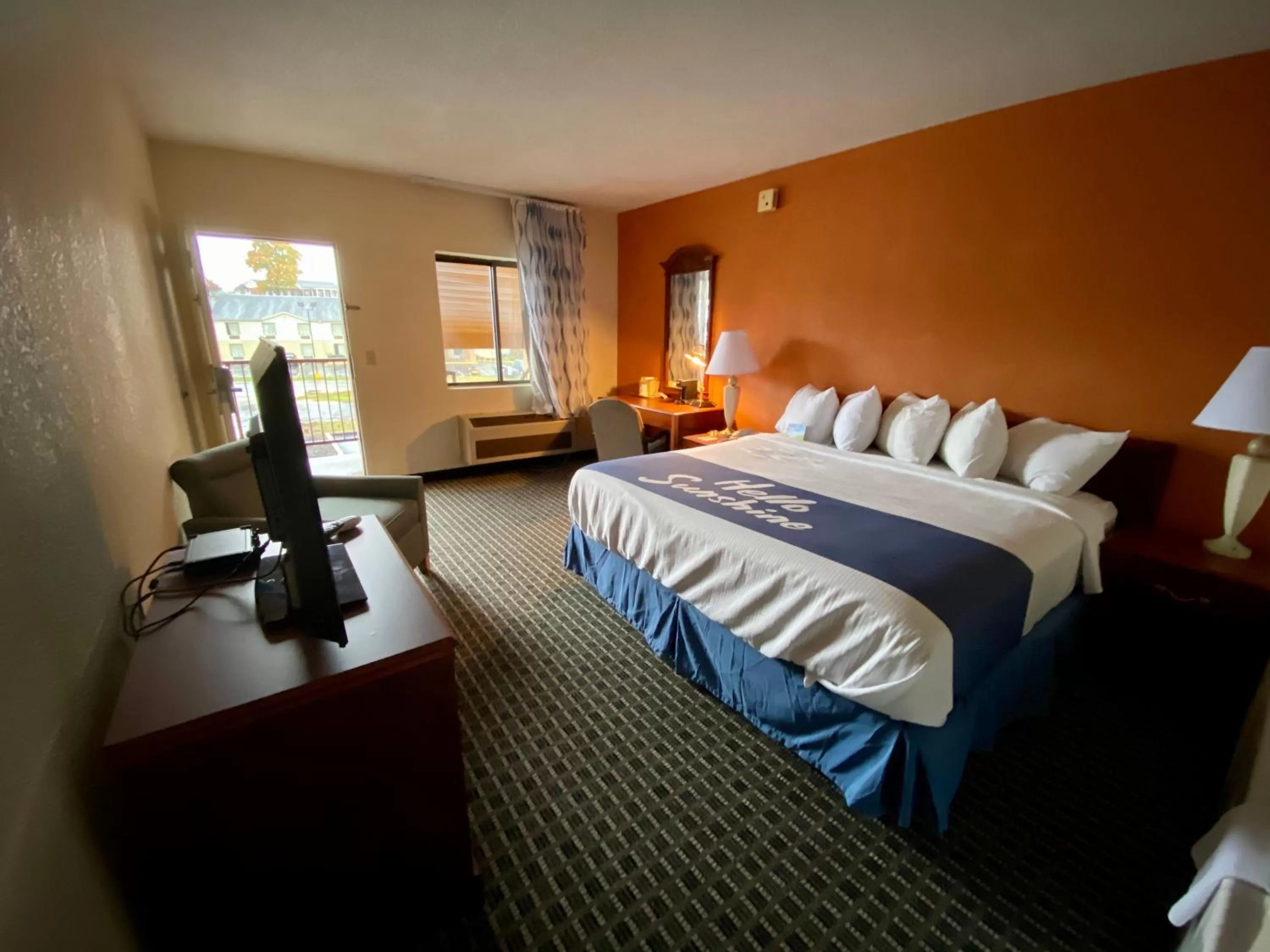 Photo of the whole room, Bed in Days Inn by Wyndham Morehead