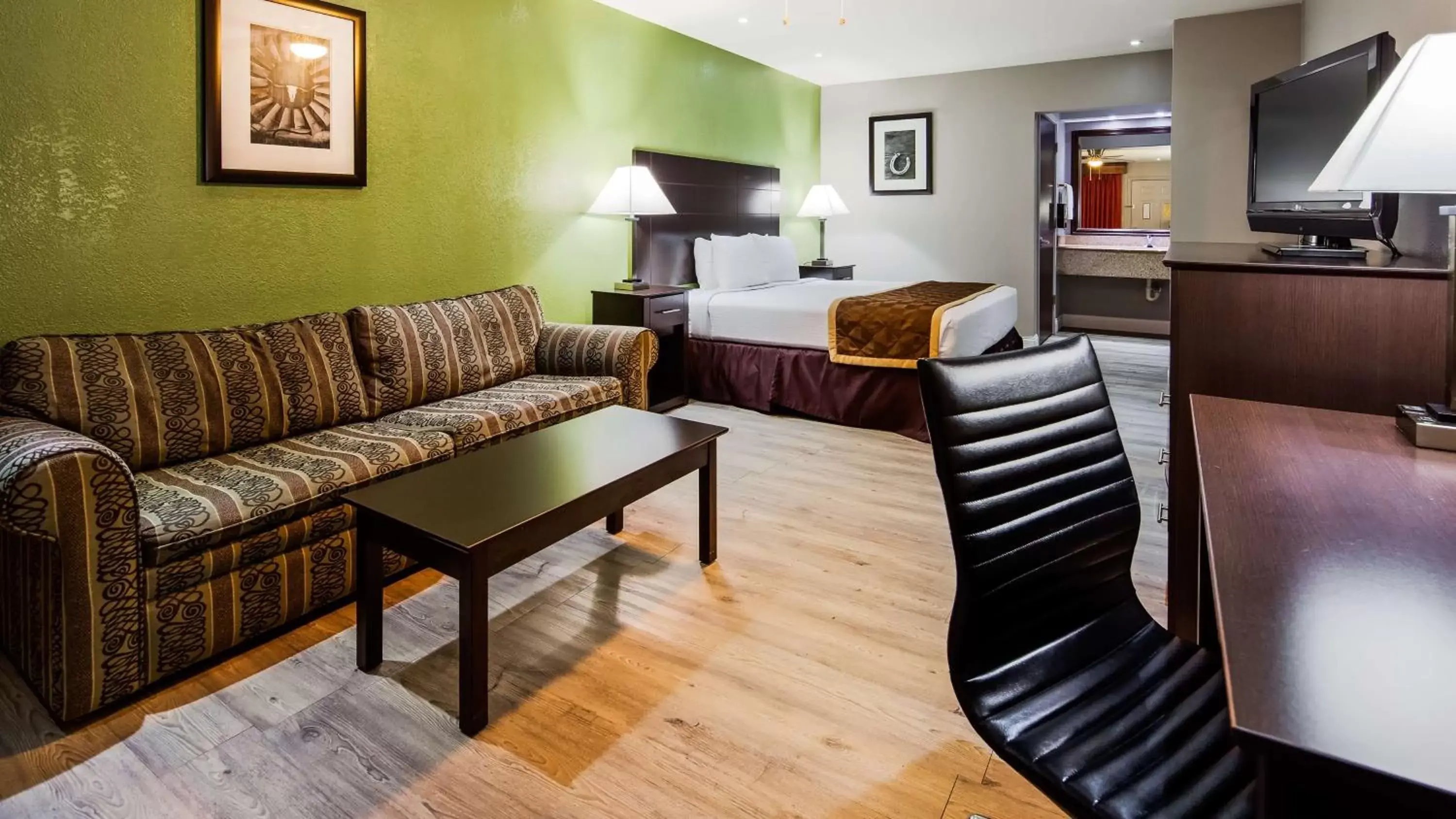 King Room with Roll-In Shower - Disability Access/Smoking in Bestway Inn King Room with Roll-In Shower - Disability Access/Smoking in Bestway Inn