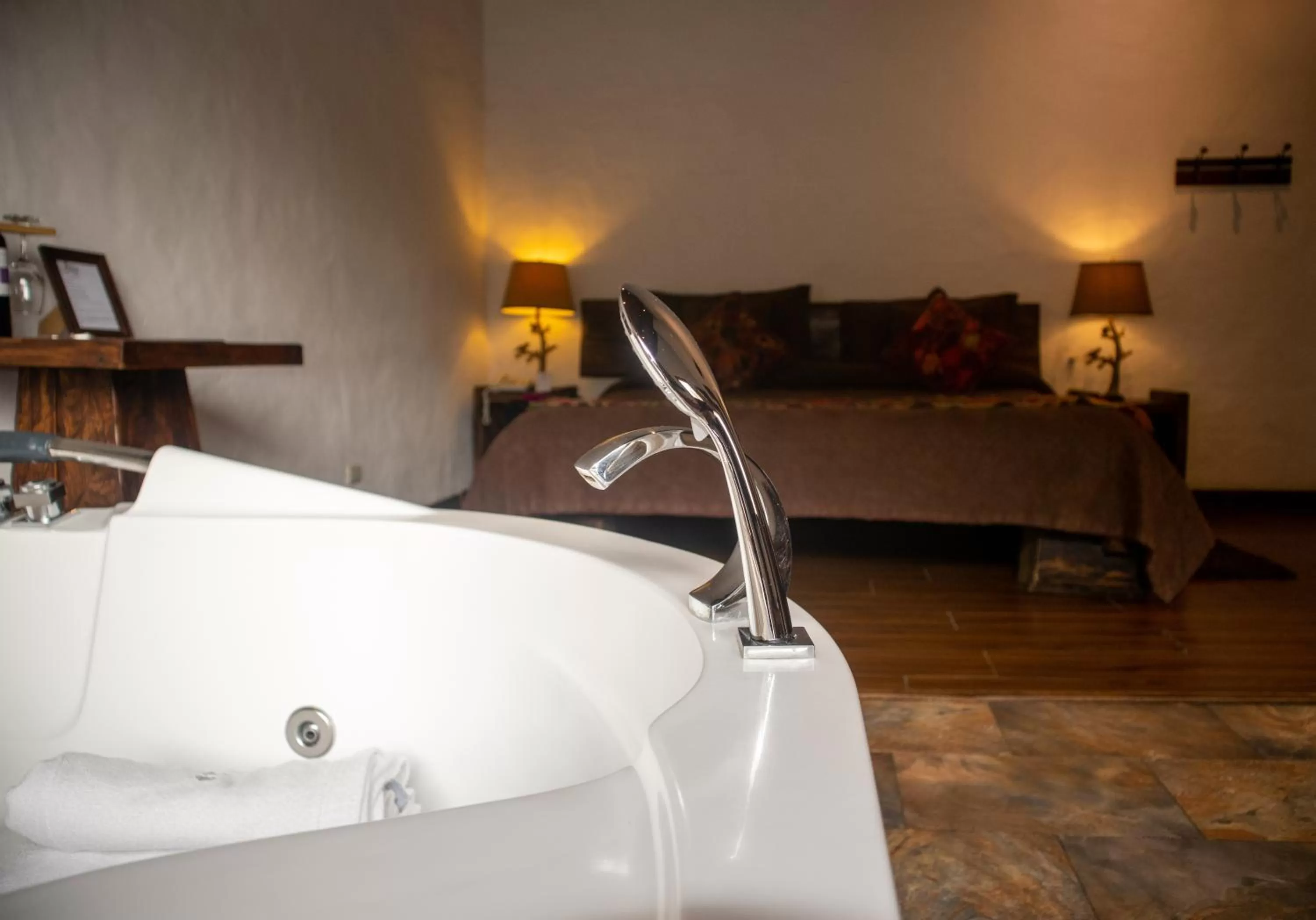 Bed, Bathroom in Hacienda Hostería Dos Chorreras