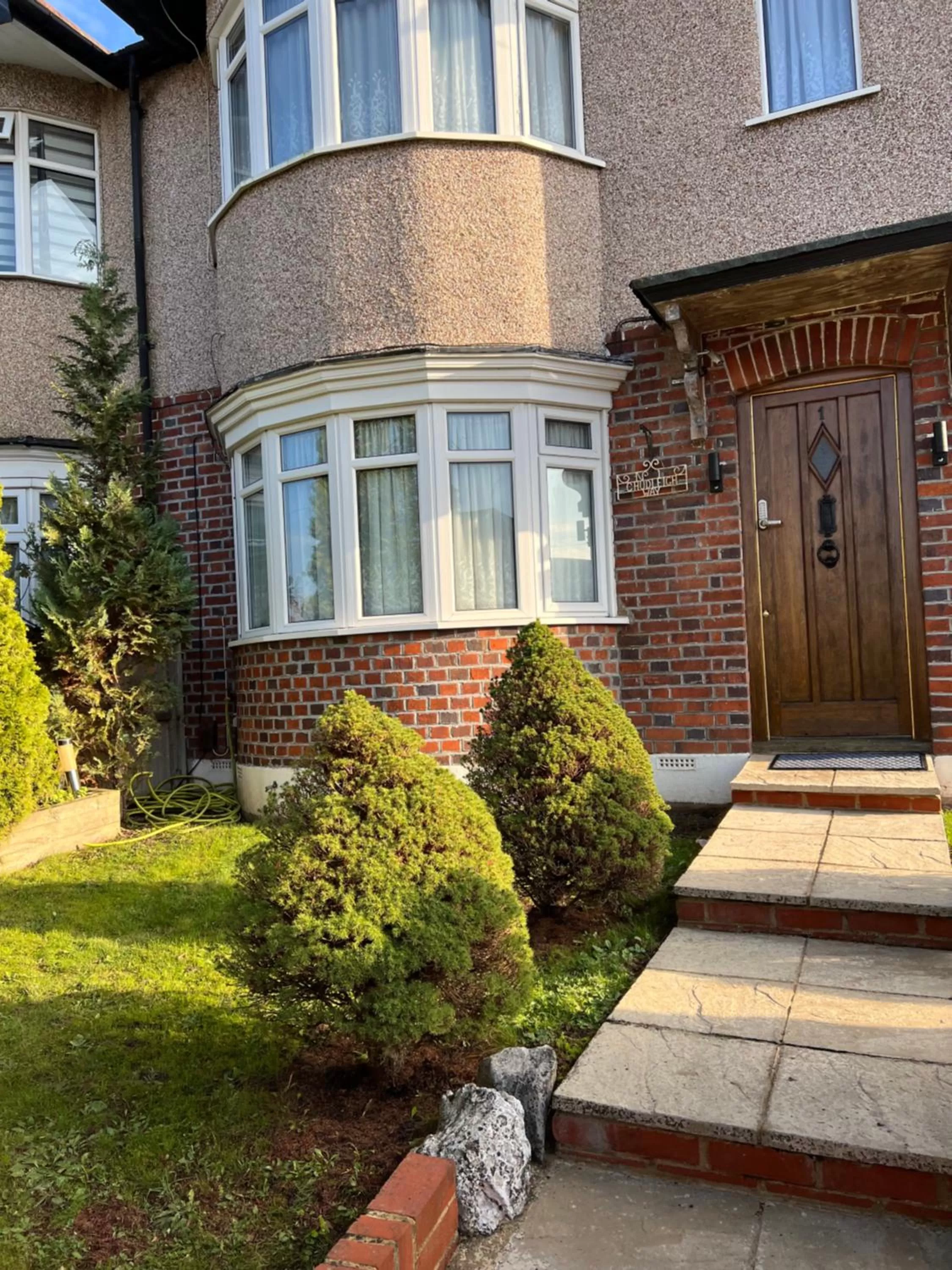 Property Building in TJ Homes - Luxury Studio Suite with Garden View - Next to tube station London