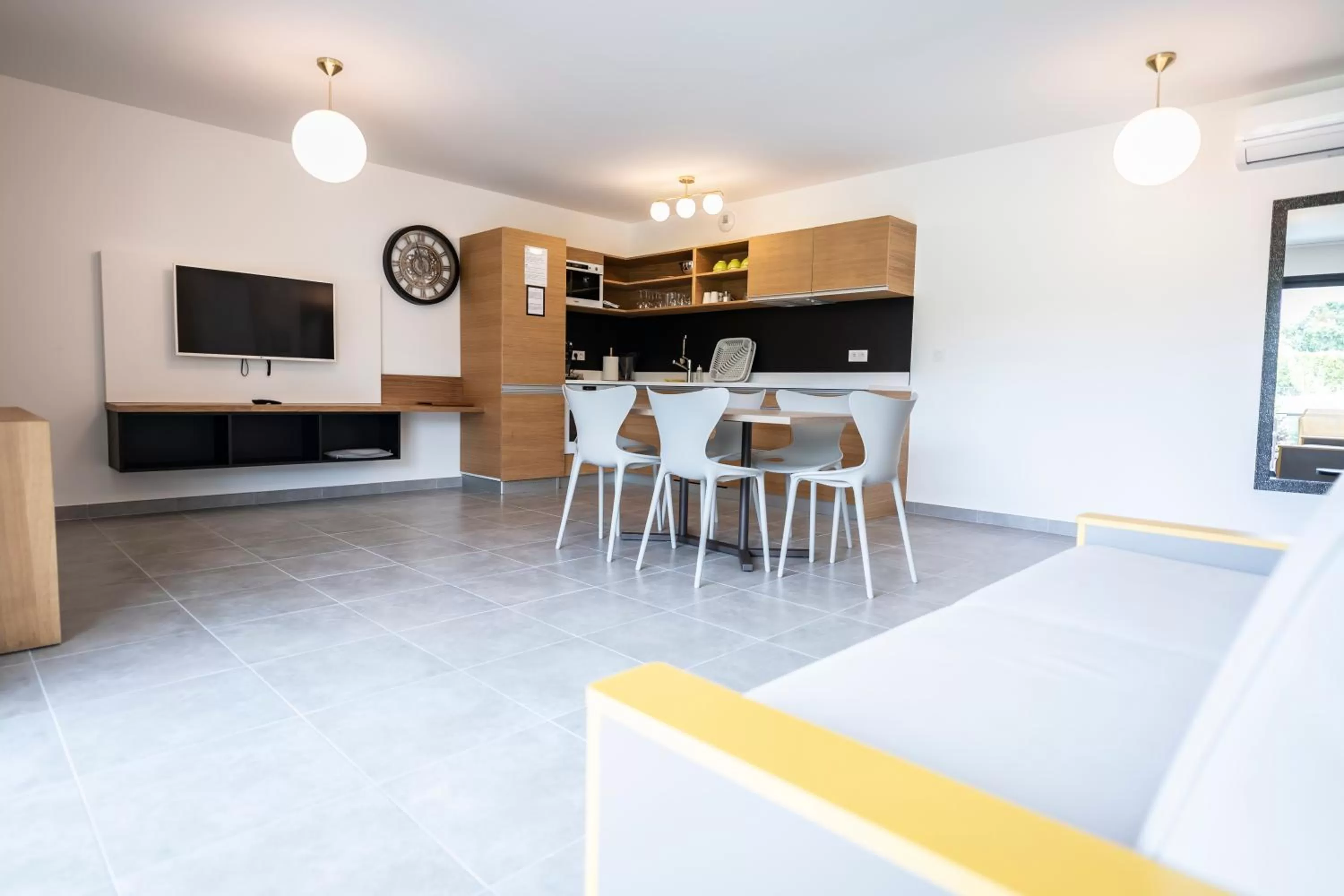 TV and multimedia in hôtel résidence a torra