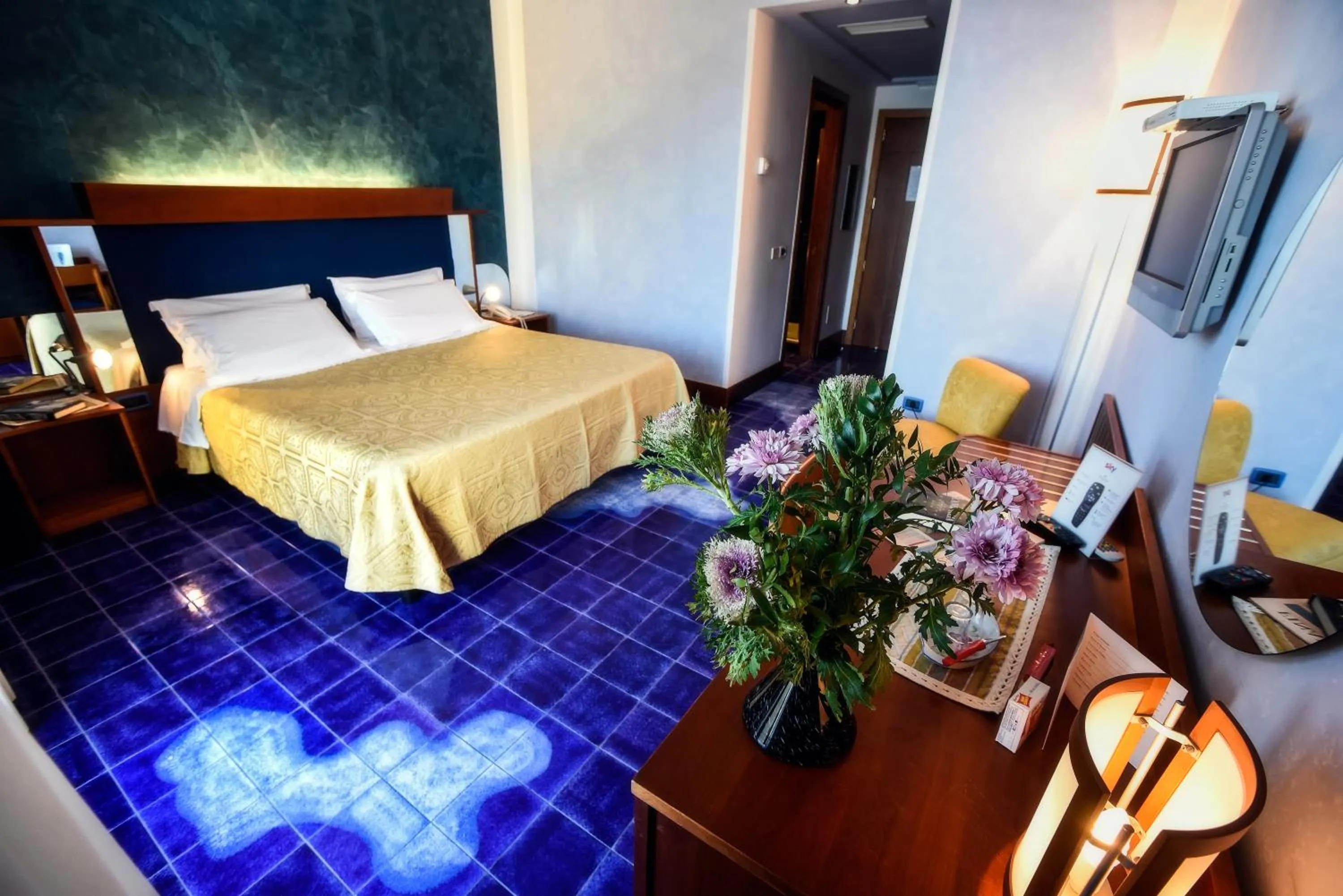 Photo of the whole room, Bed in Hotel Graal