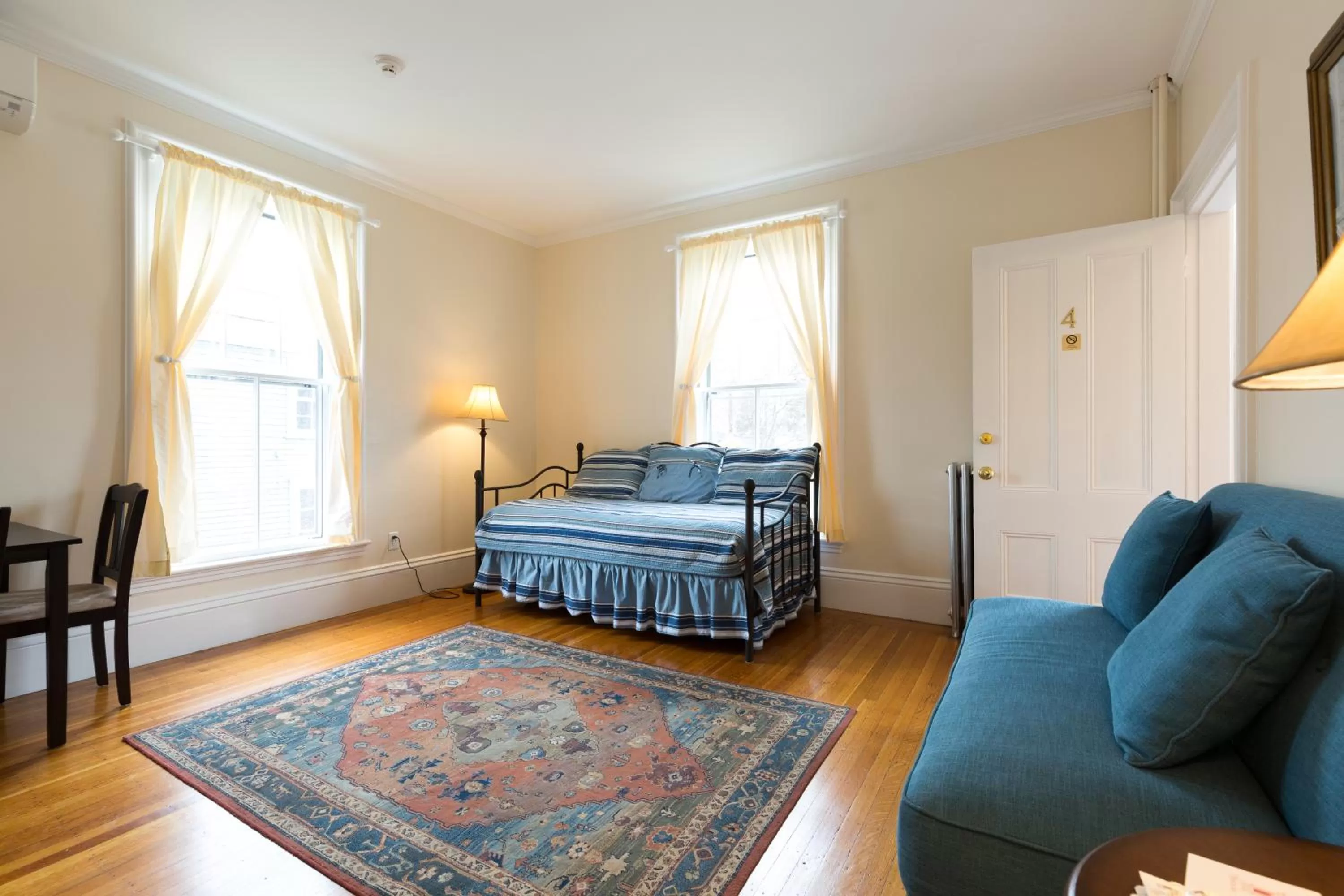 Bed in The Salem Inn