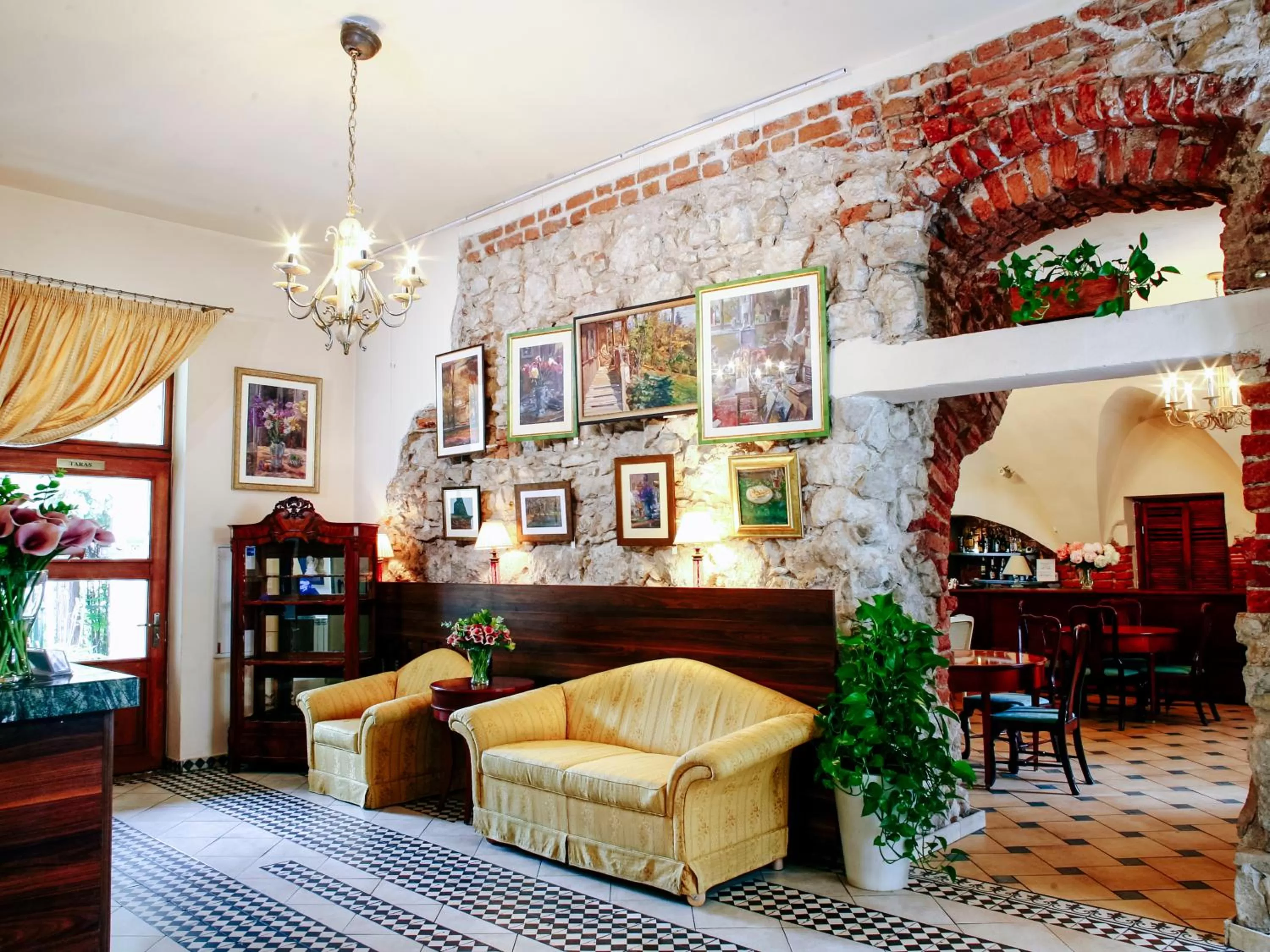 Property building in Miodosytnia Aparthotel