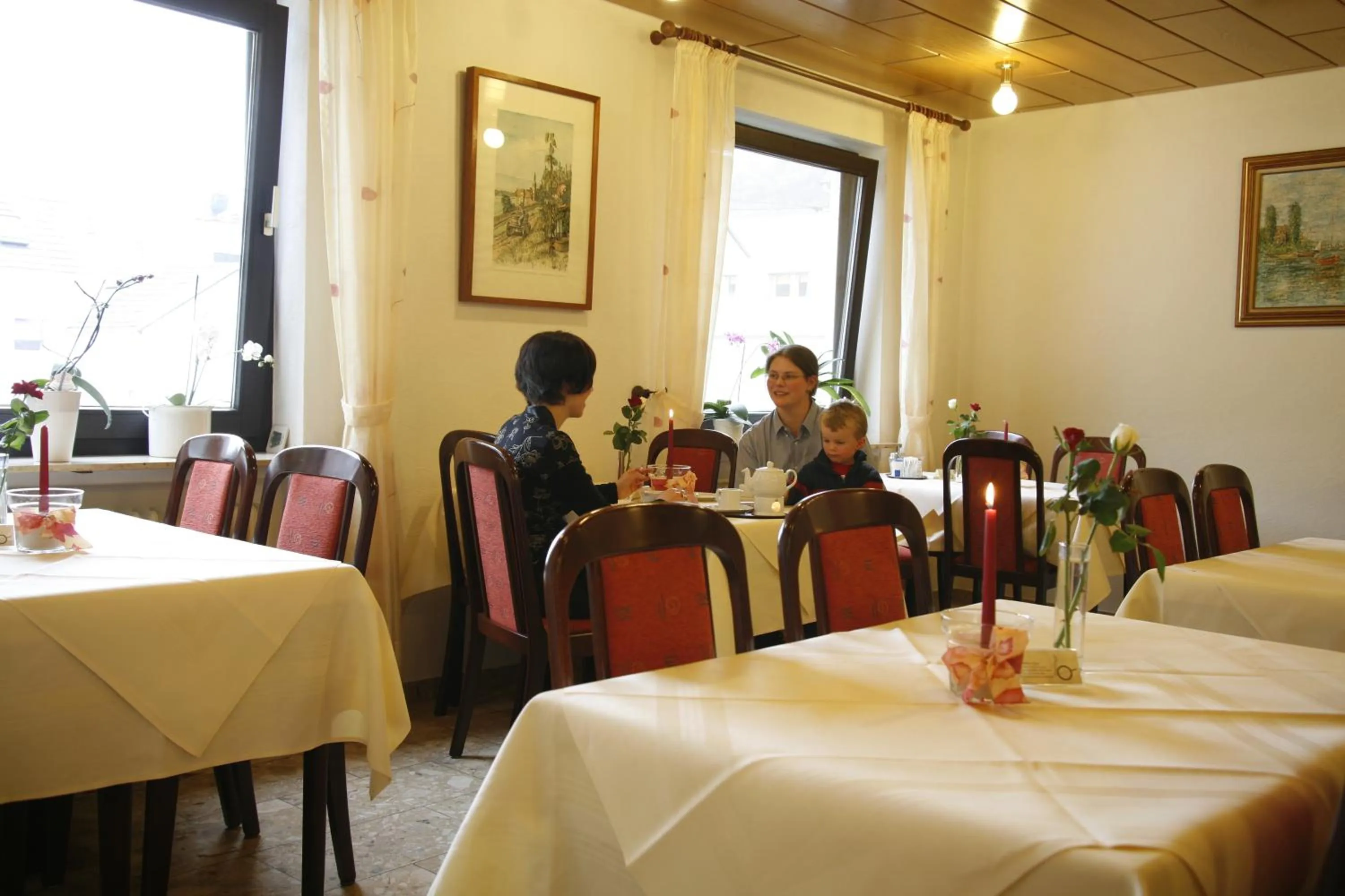 Restaurant/places to eat in Hotel St. Pierre