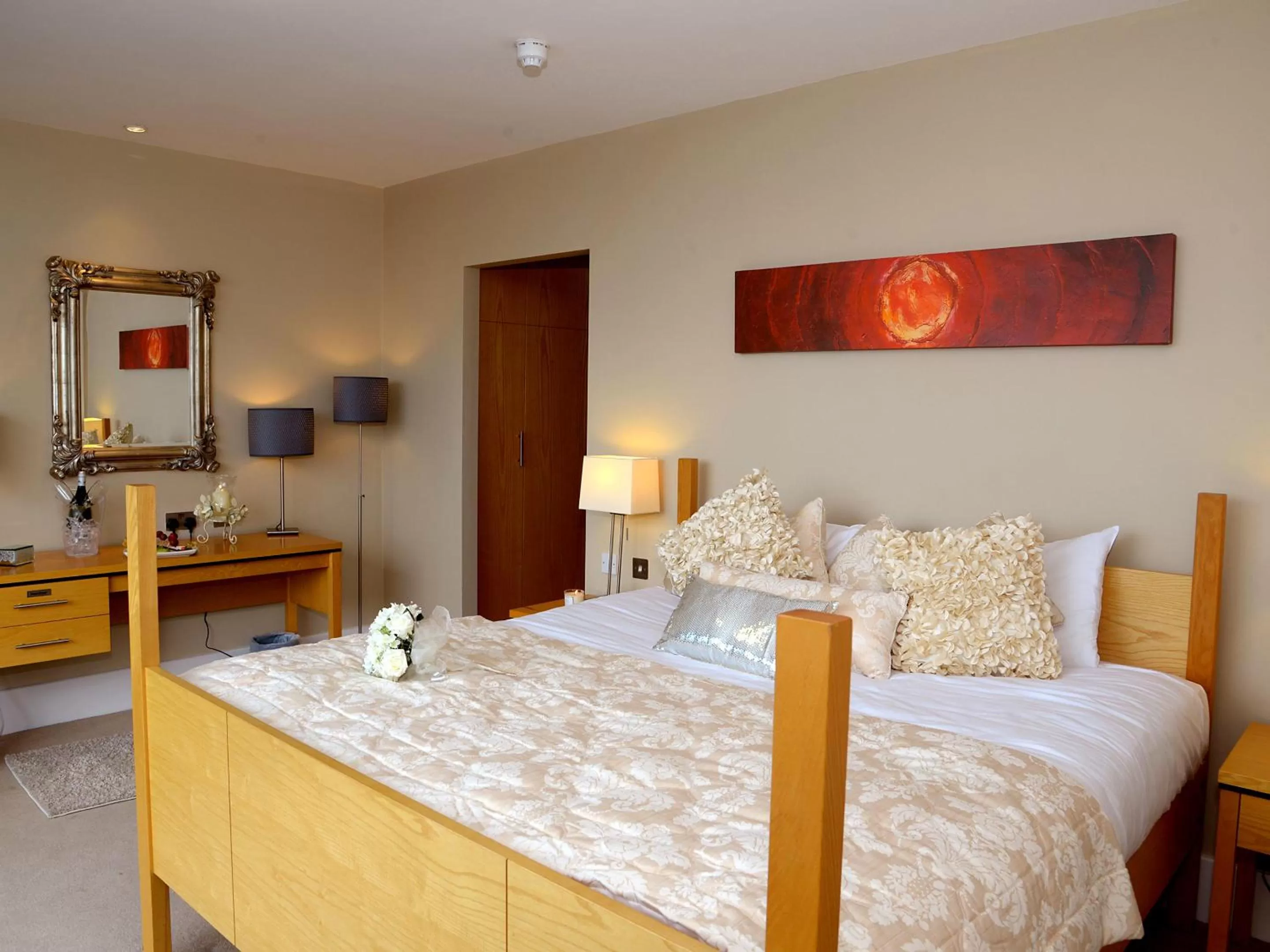 Bedroom, Bed in Green Isle Hotel, Dublin