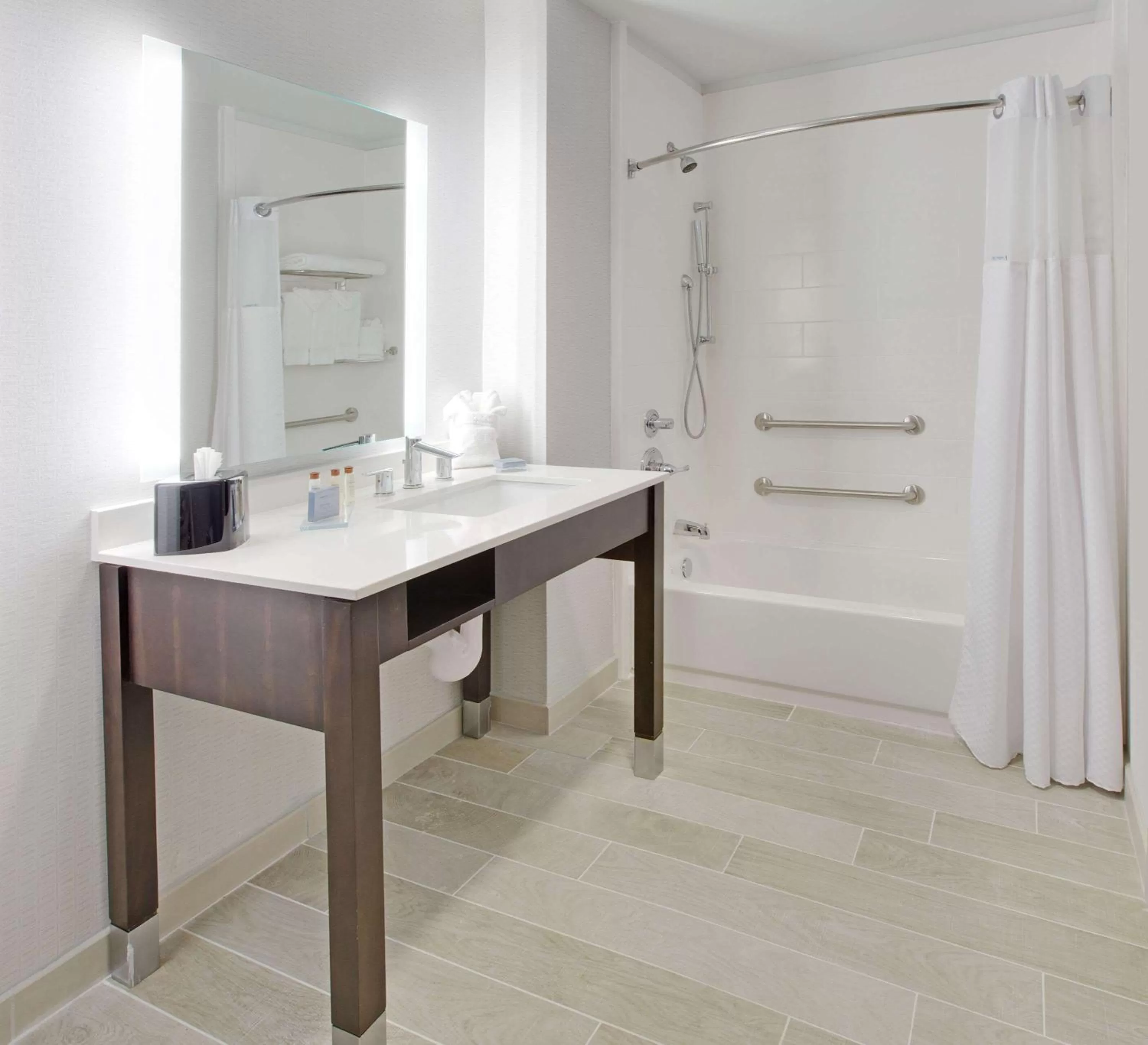 Bathroom in Wingate by Wyndham San Angelo