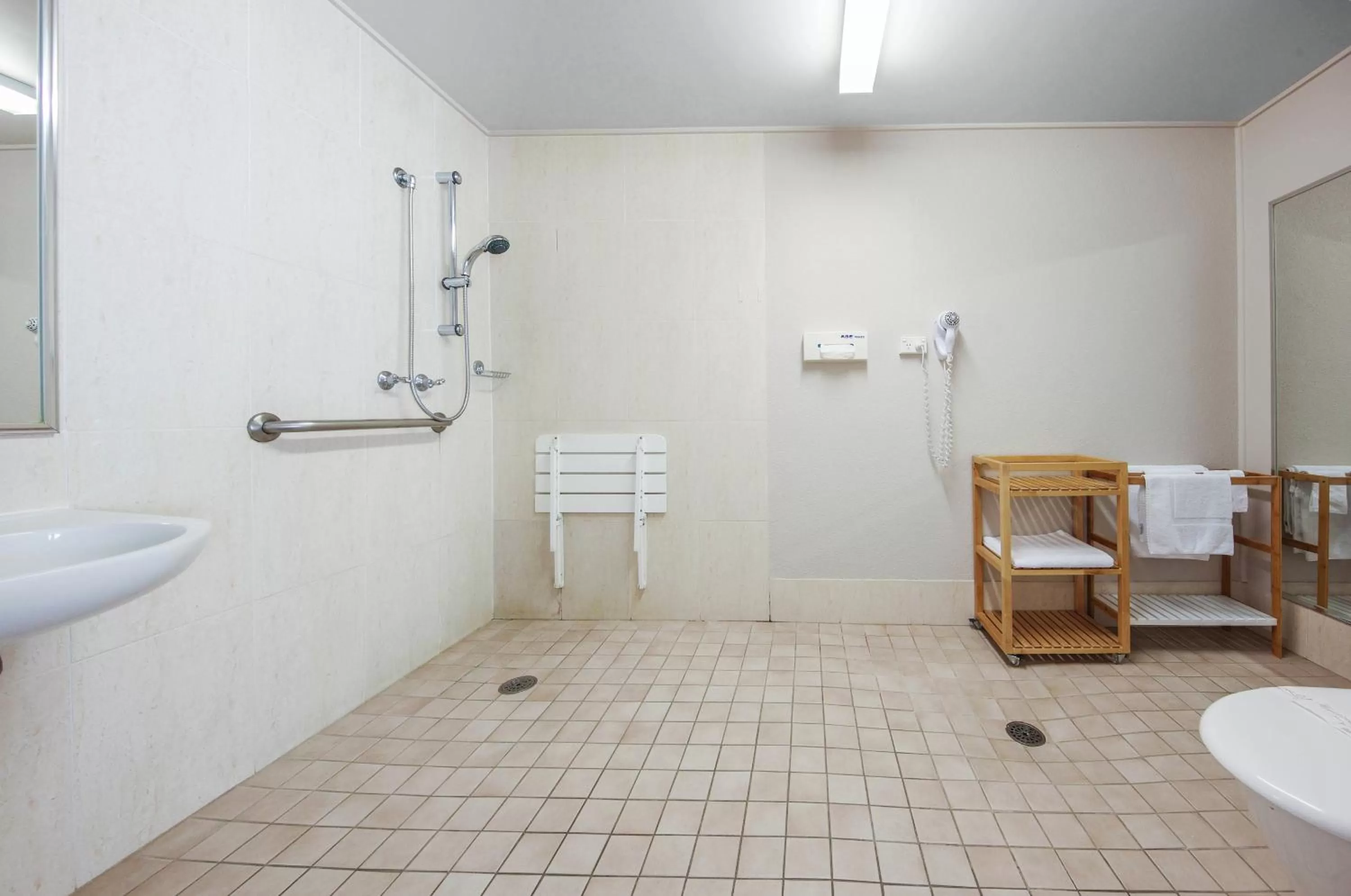 Belconnen Way Hotel & Serviced Apartments