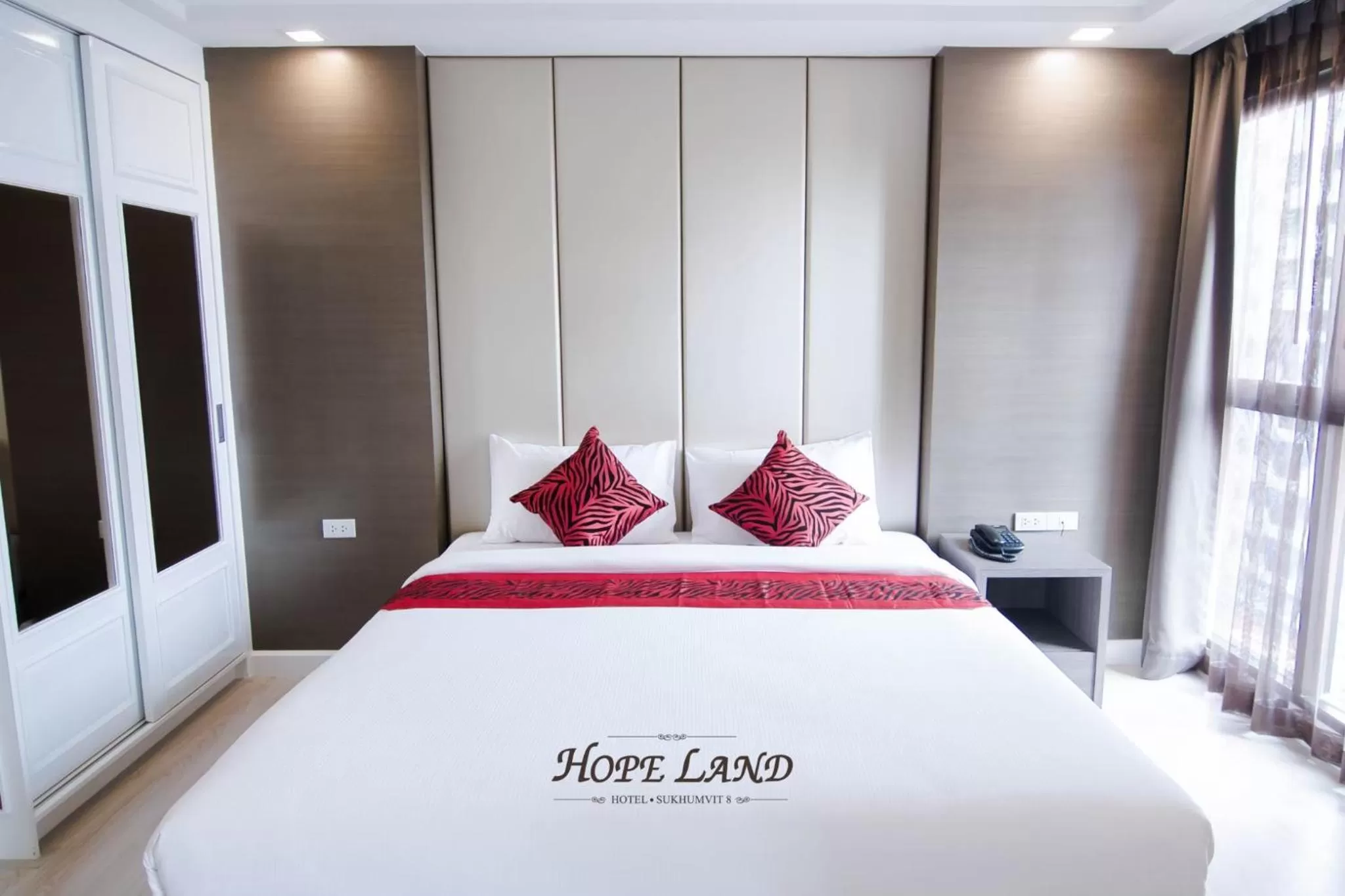 Bed in Hope Land Hotel Sukhumvit 8